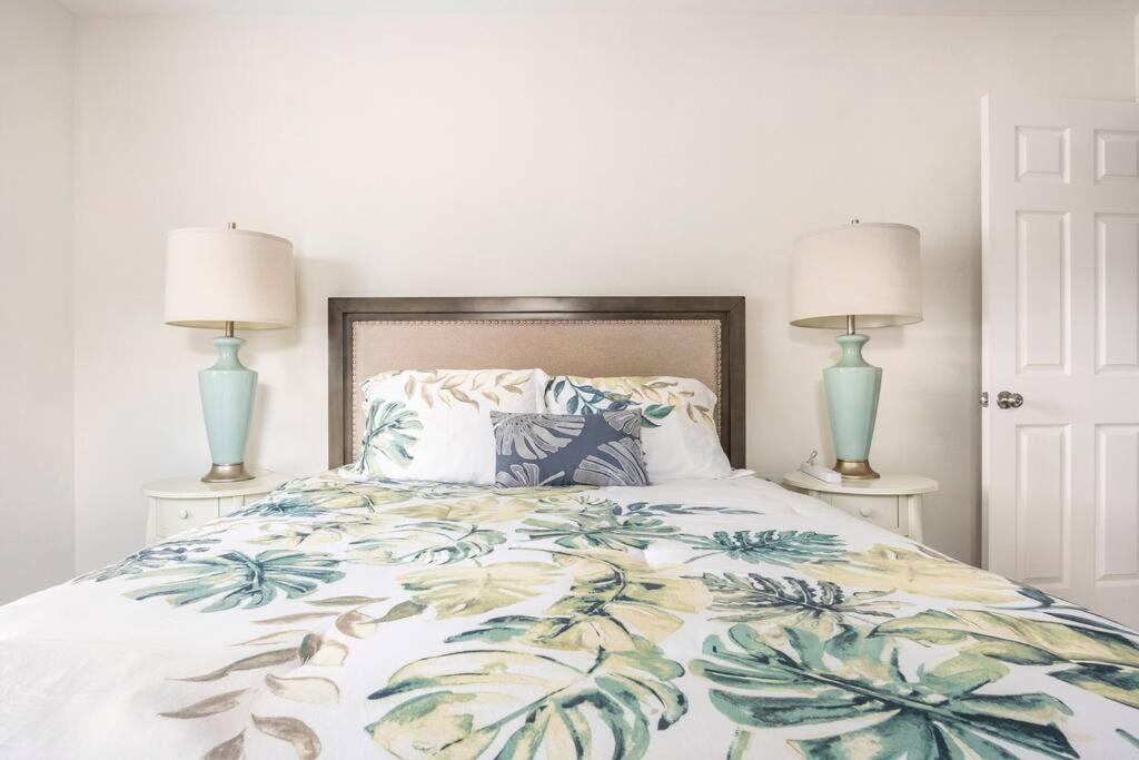 Sunny Retreat in Flamingo Suite!