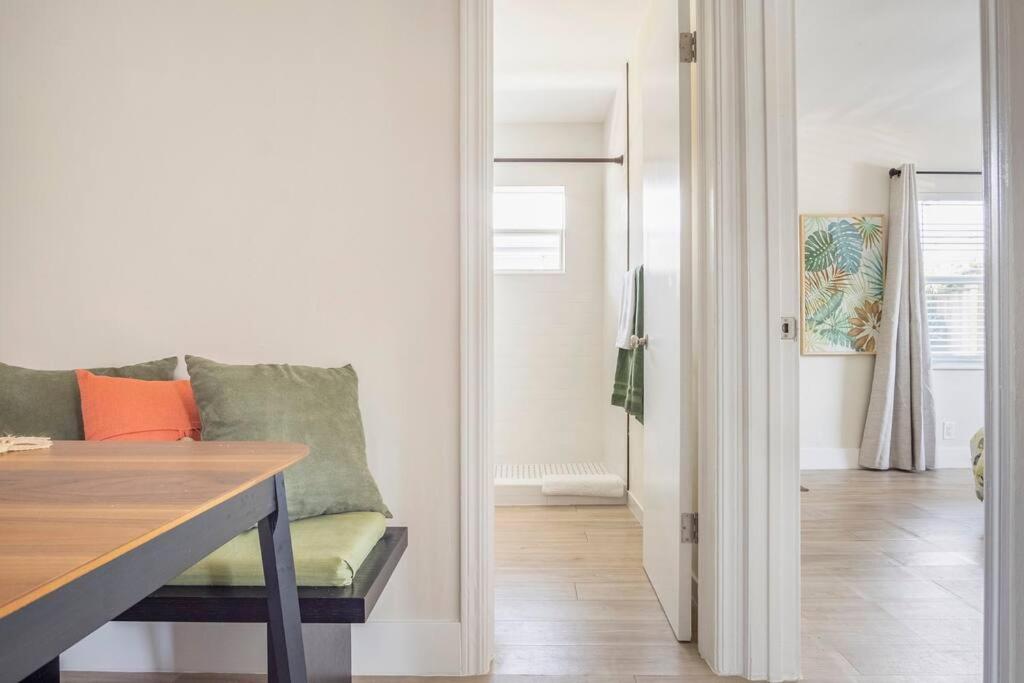 Sunny Retreat in Flamingo Suite!