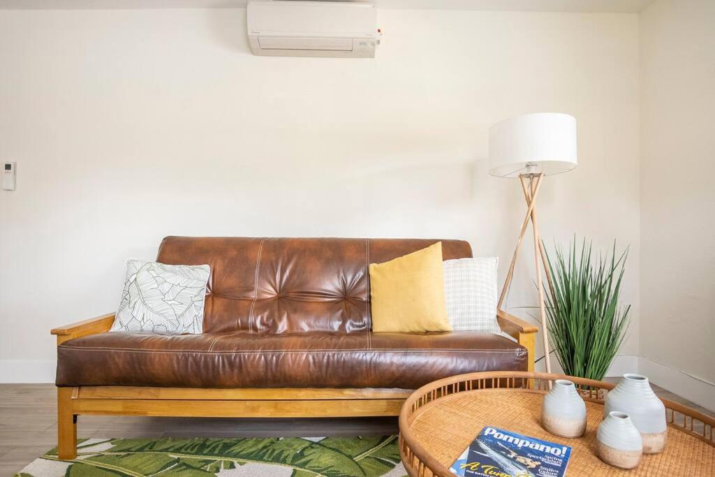 Sunny Retreat in Flamingo Suite!