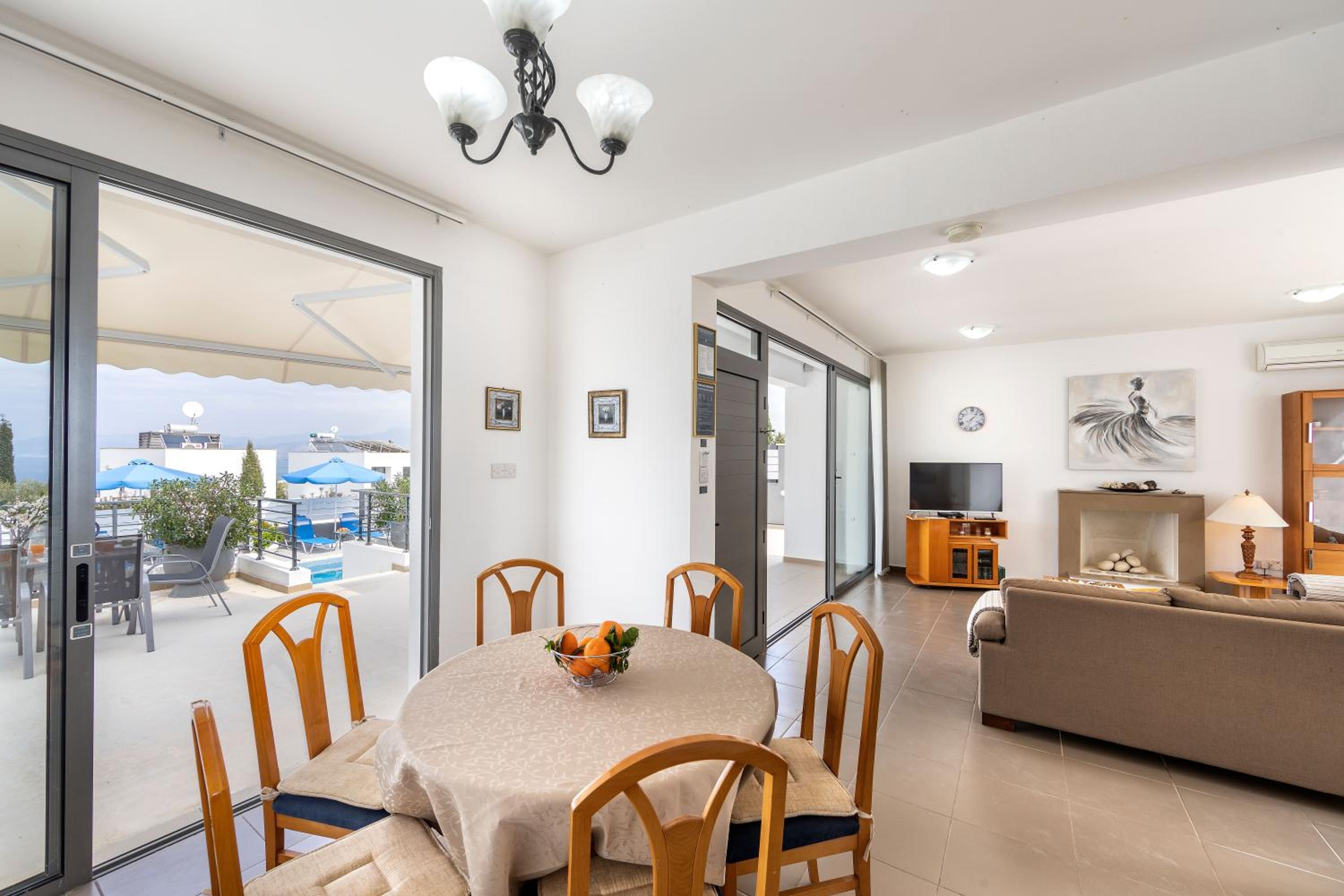 Lenia's Sea View Villa