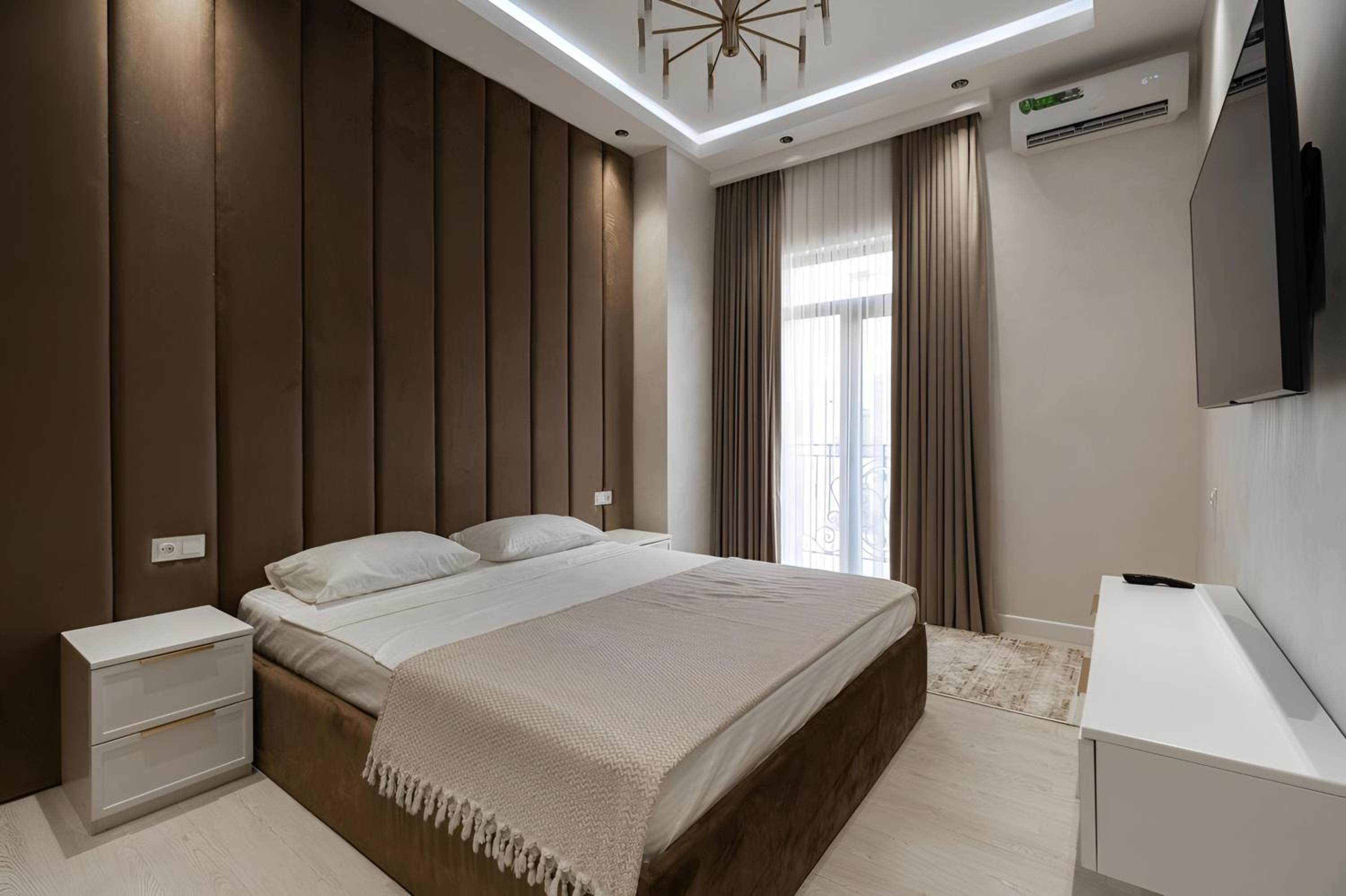 Boulevard fountain Tashkent apartment by RNB estate view 5