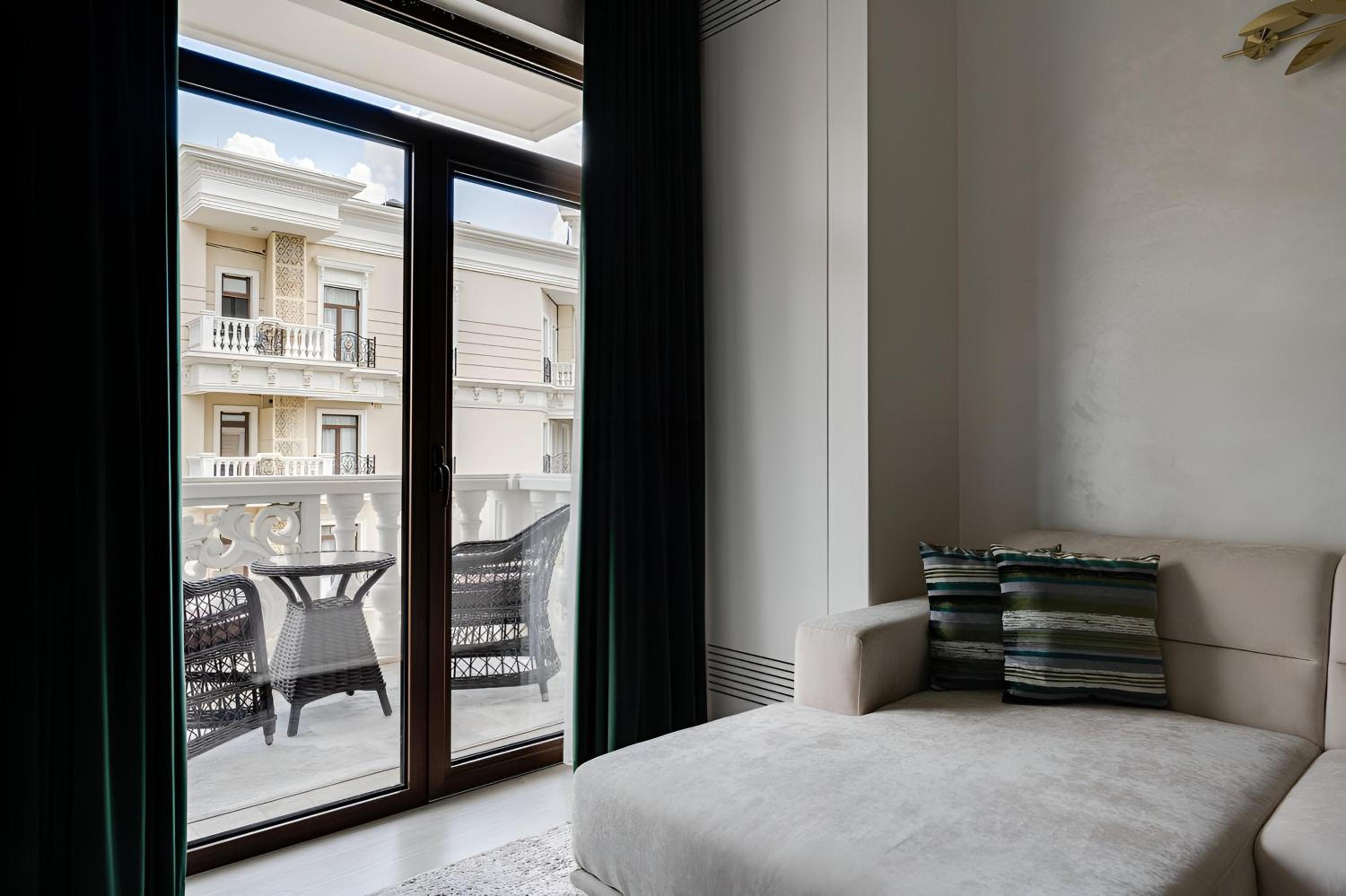 Boulevard fountain Tashkent apartment by RNB estate view 4