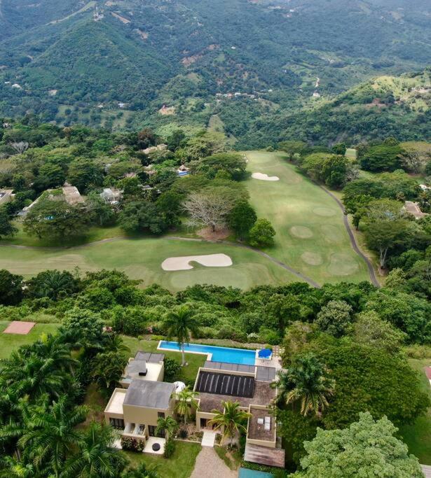 Casa en Club Mesa de Yeguas Anapoima Cun