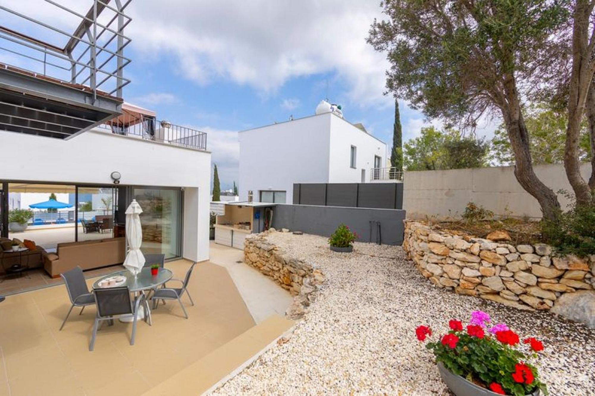 Lenia's Sea View Villa