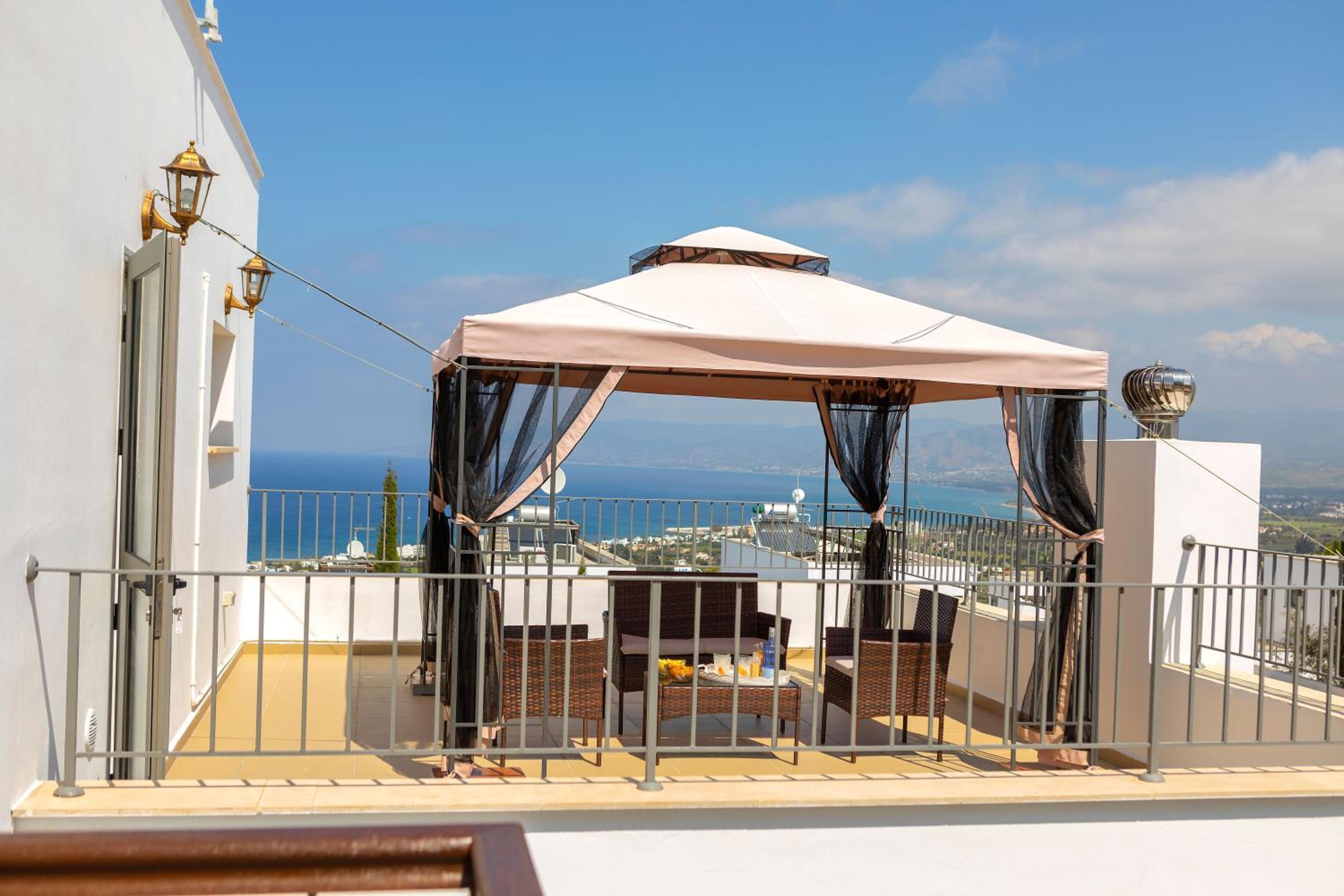 Lenia's Sea View Villa