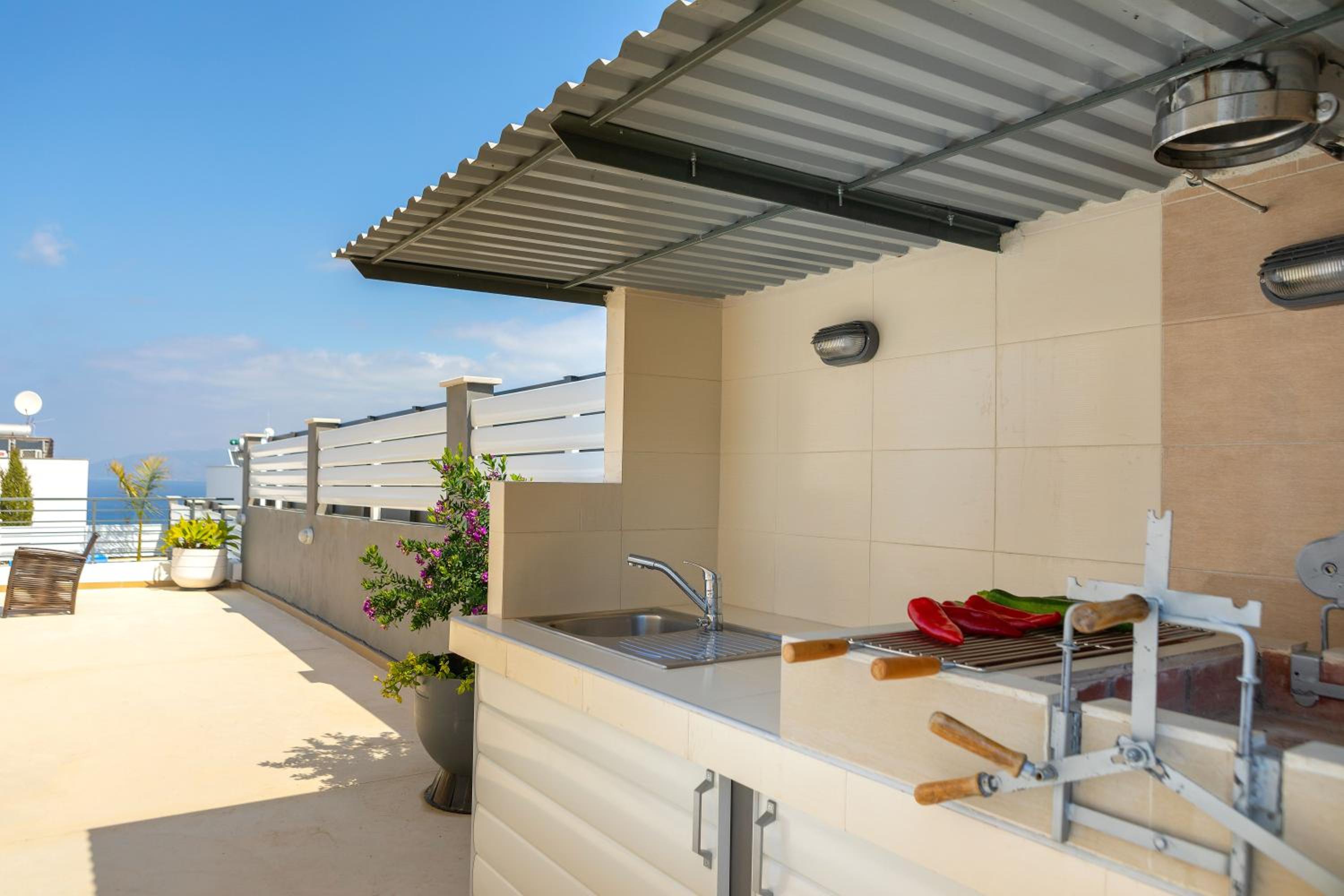 Lenia's Sea View Villa
