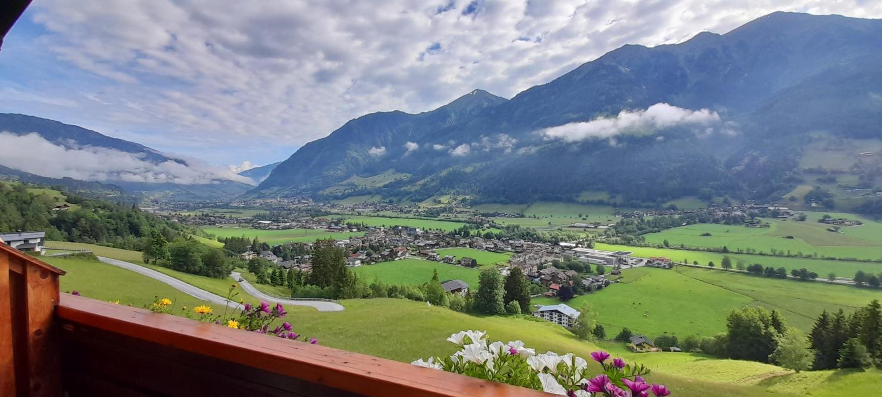 Ferienwohnung am Krausberghof mit Balkon und Parkplatz, Aufenthaltsraum mit Spielmöglichkeiten, Erholung- inmitten der Natur, 6 Fahrminuten zur Alpentherme