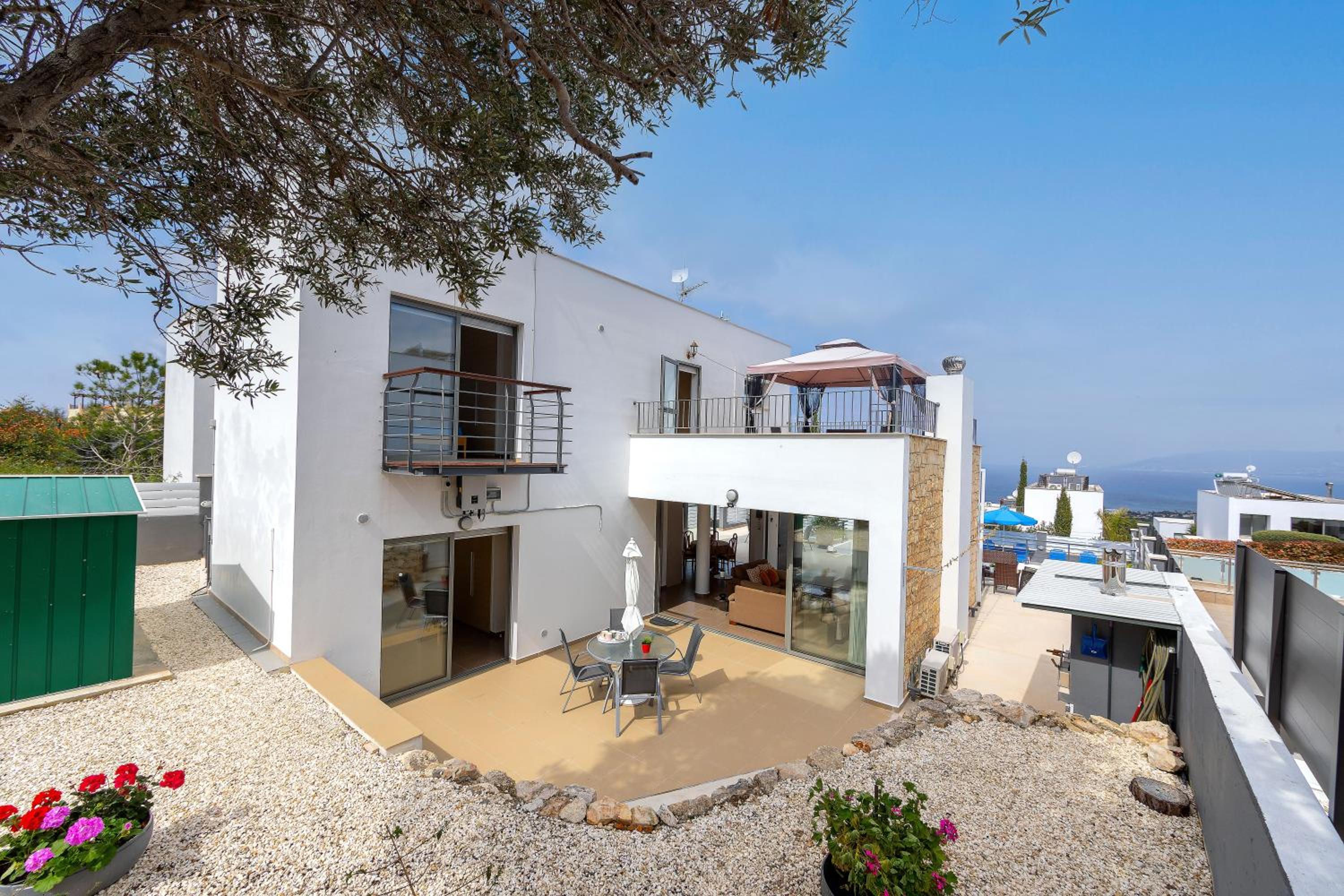 Lenia's Sea View Villa