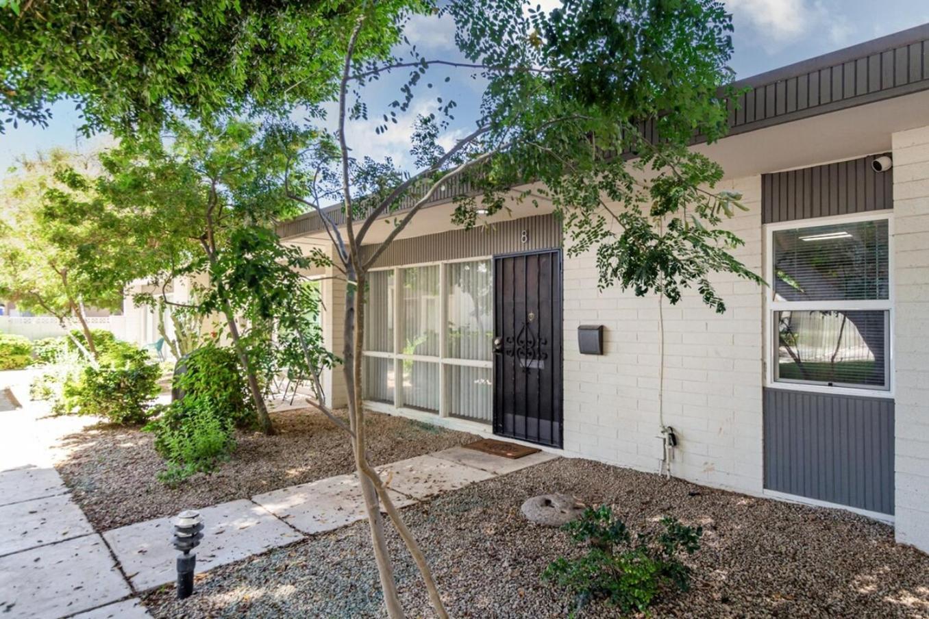 Modern-industrial Old Town Condo Wpool, & Wd view 4