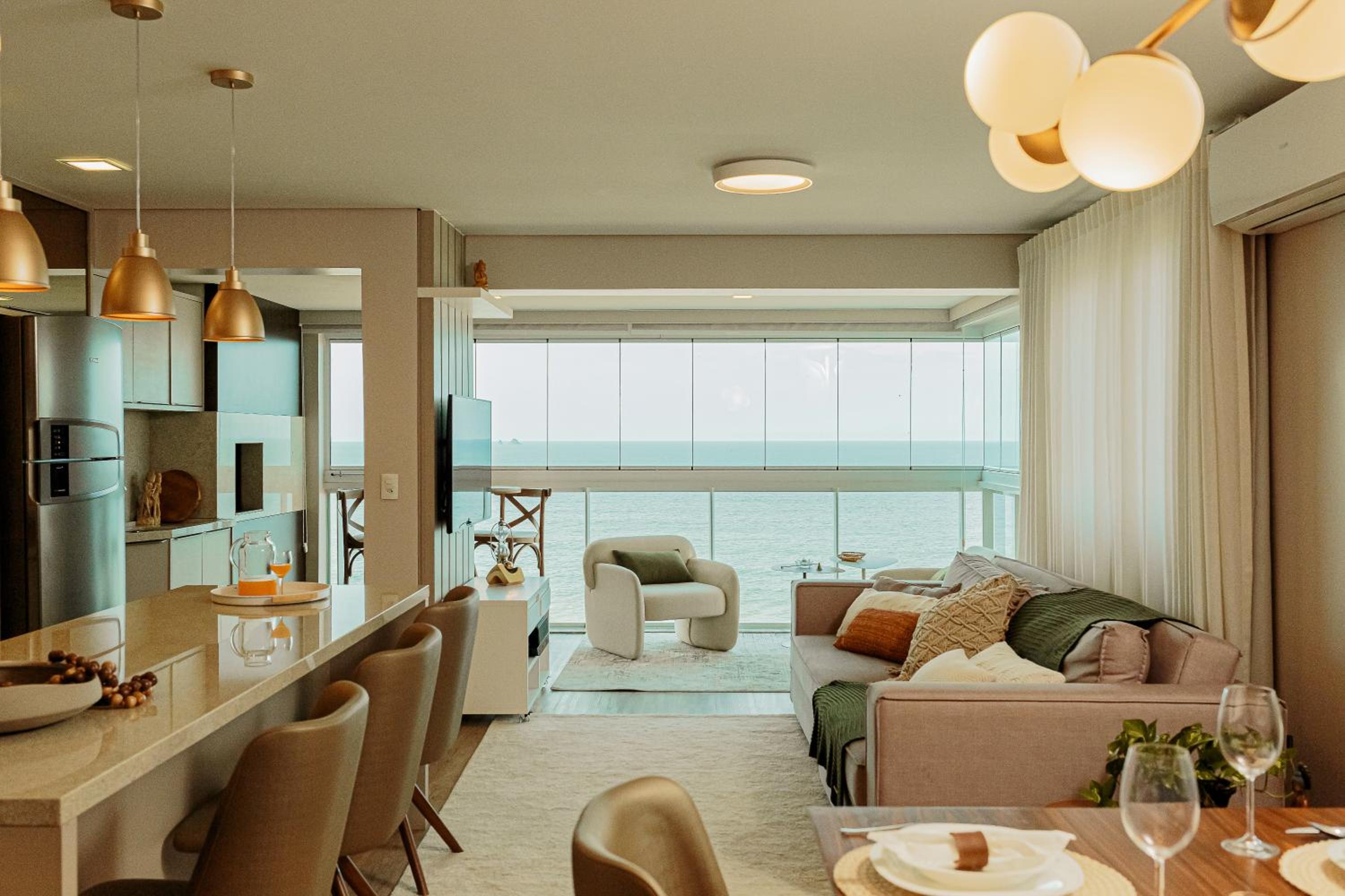 Apto Vista Mar Home Club Pé na Areia 3 Quartos Ares Condicionados Cozinha Completa Piscina Aquecida Jacuzzi Sauna Academia Quadra Playground Salão de Jogos
