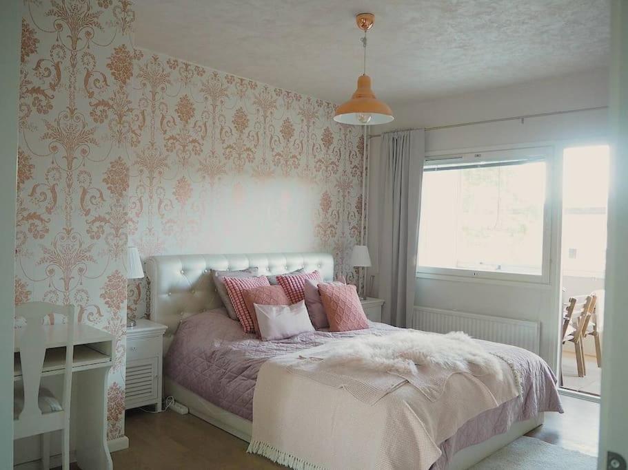 Spacious apartment with balcony and great location