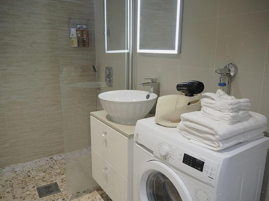 Spacious apartment with balcony and great location