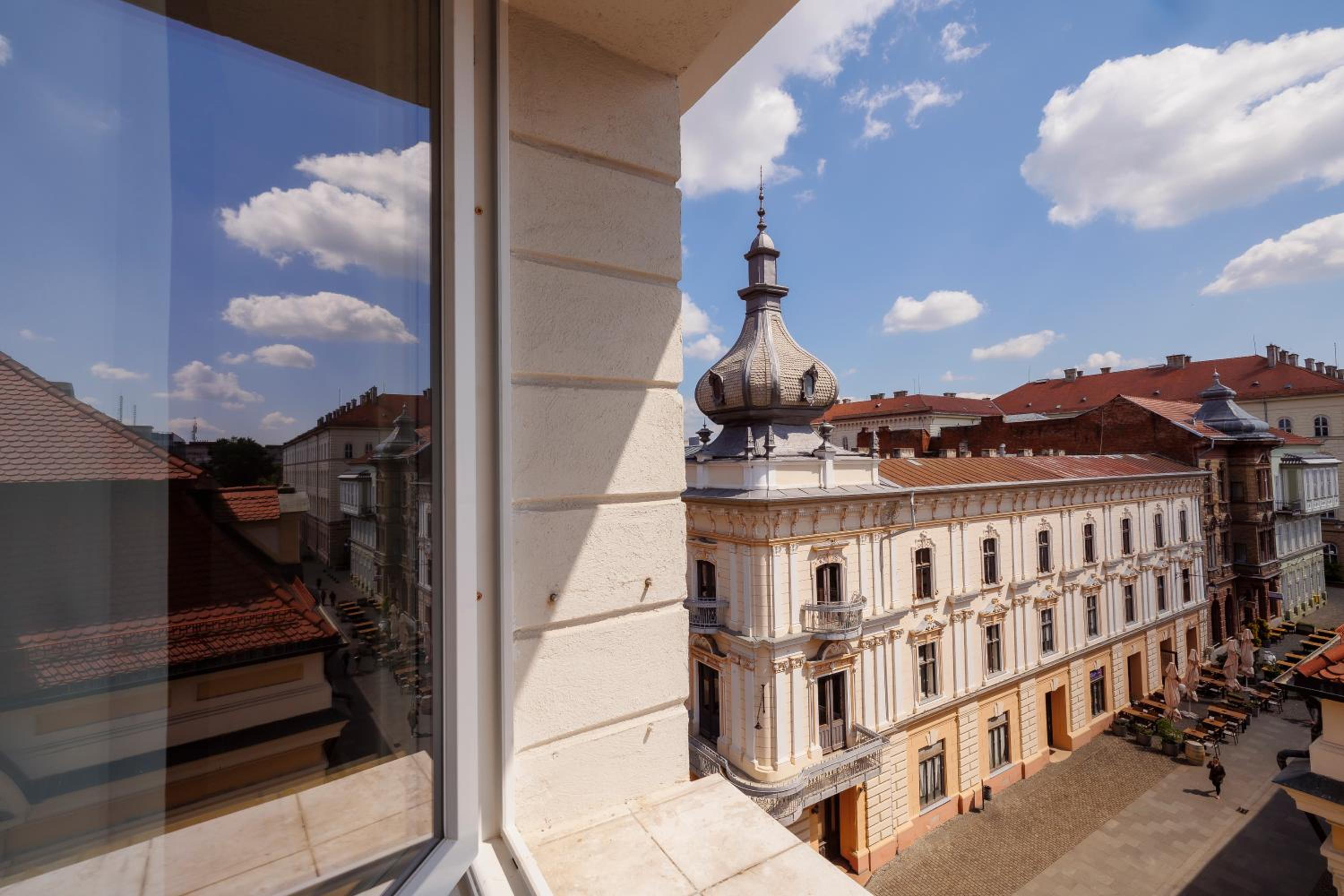 Stunning 2BR Old City View view 2