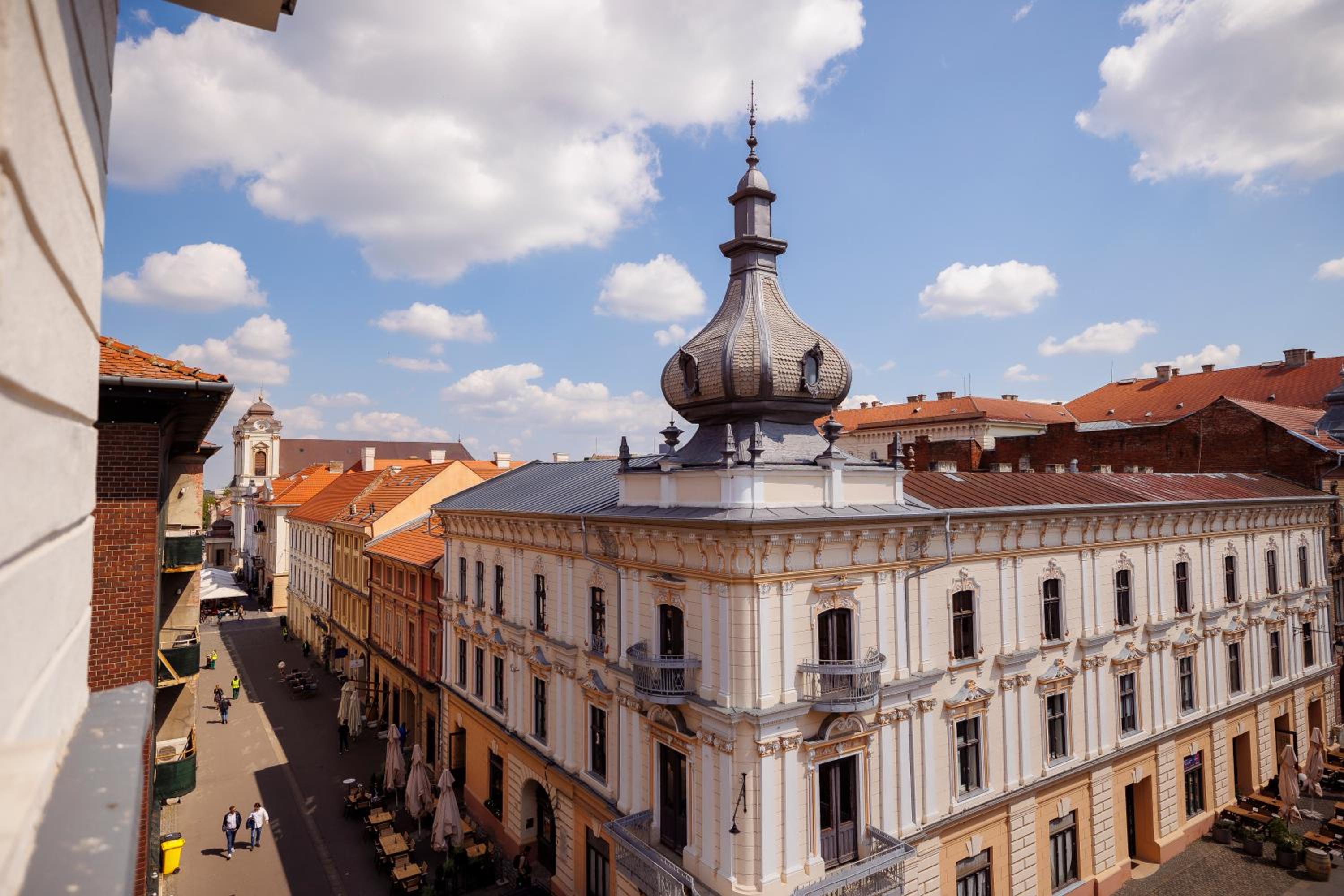 Stunning 2BR Old City View view 4