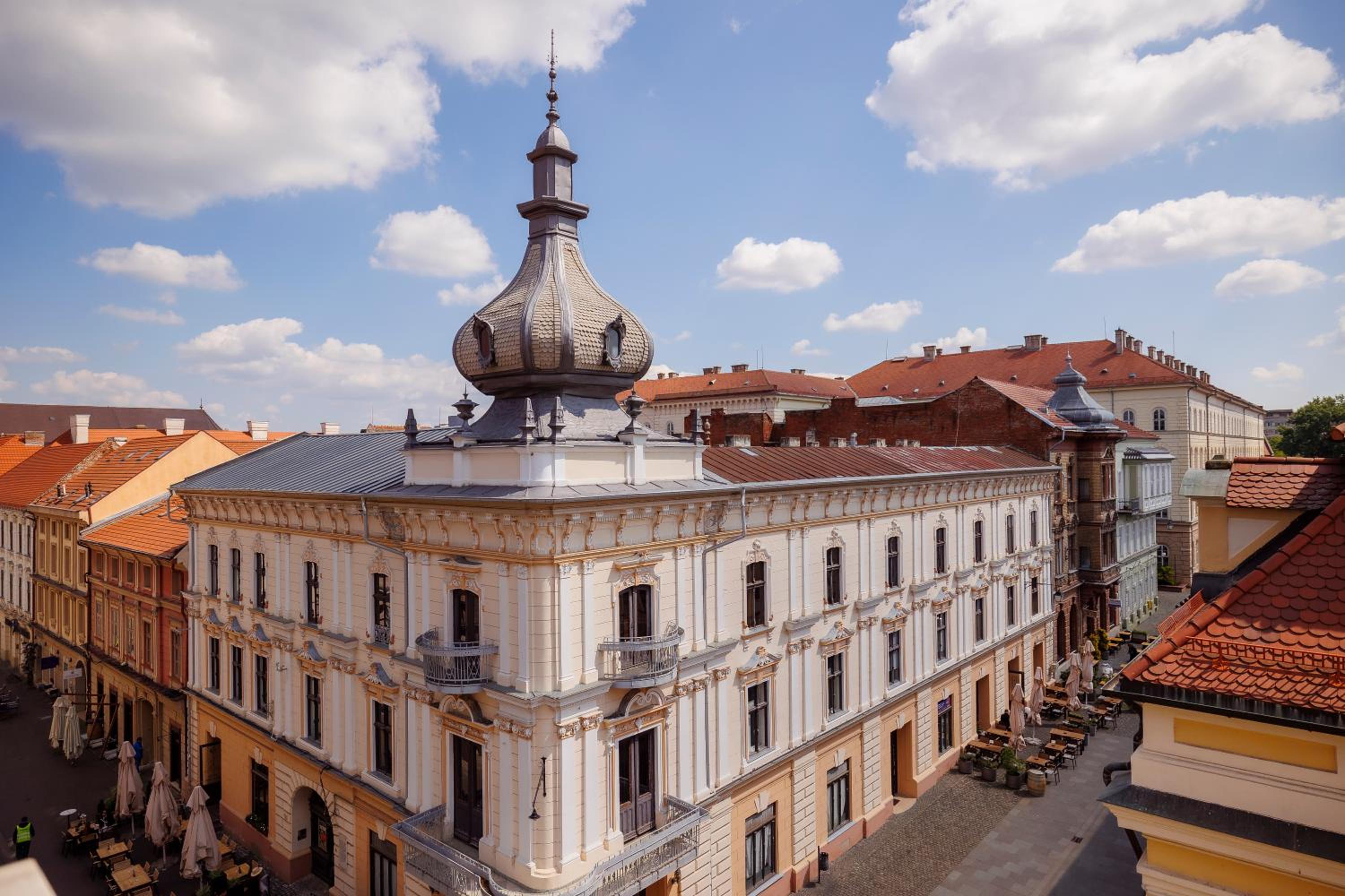 Stunning 2BR Old City View view 3