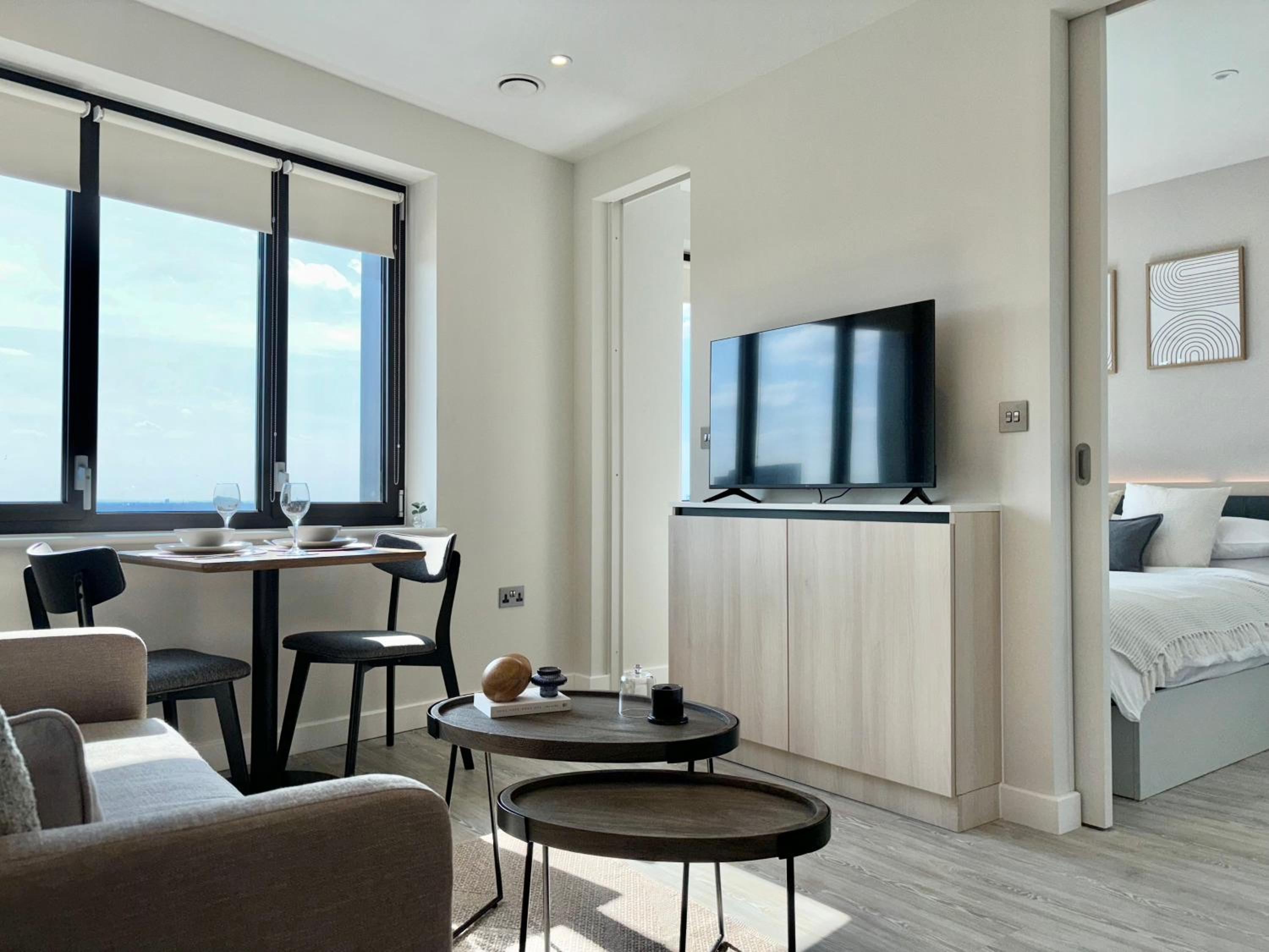 Croydon Apartments with Free Gym, Spa and Cinema - Spencer and Jackson view 4