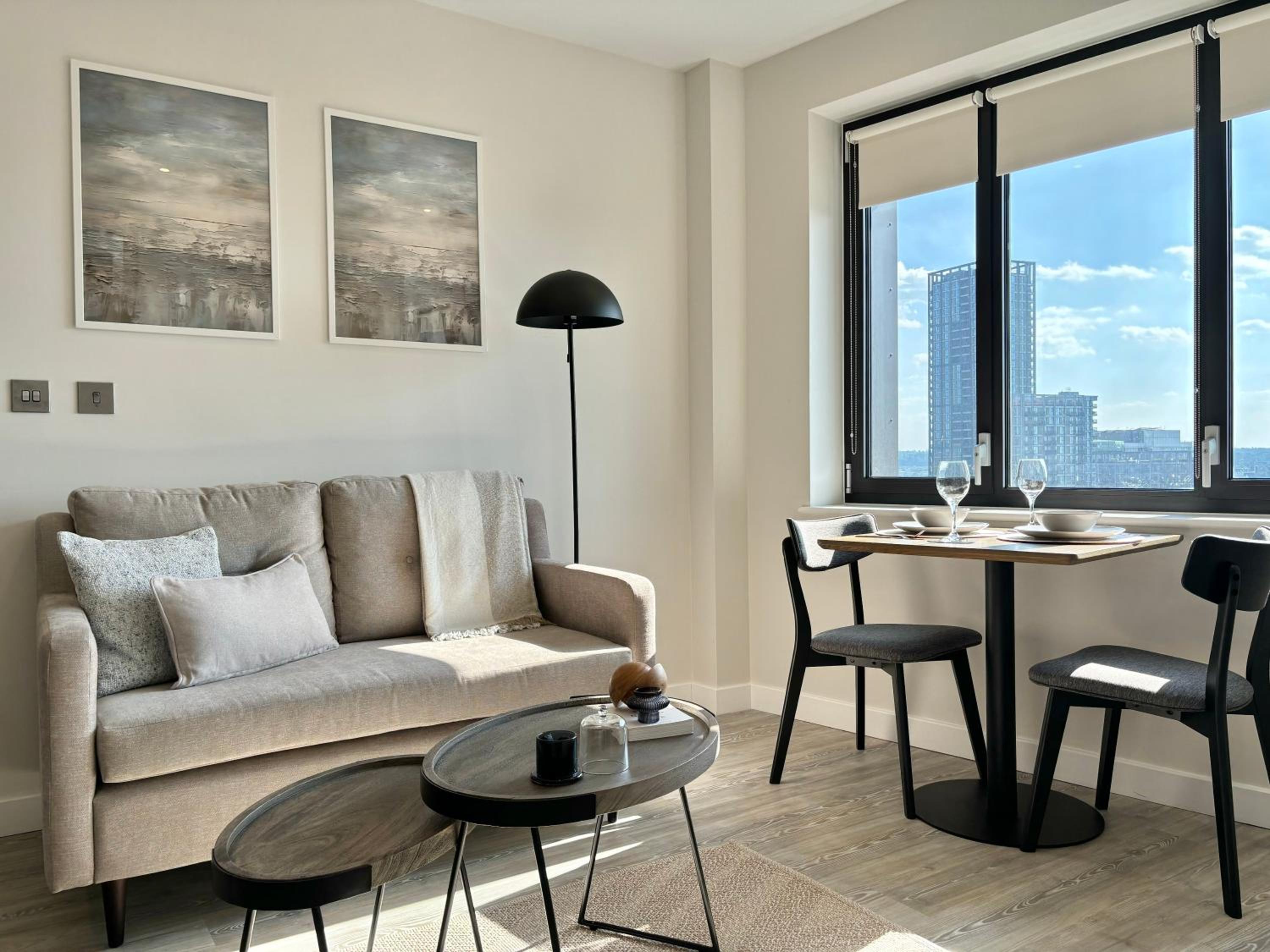 Croydon Apartments with Free Gym, Spa and Cinema - Spencer and Jackson view 3