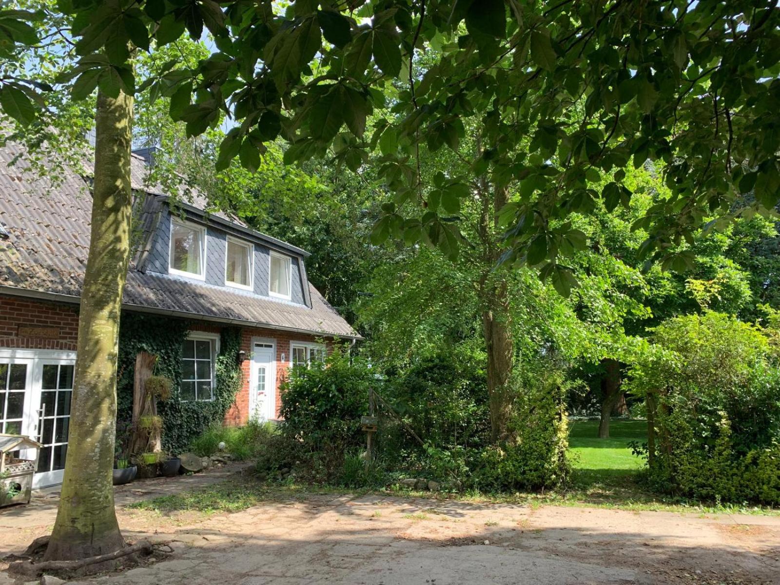 Ferienwohnung auf einem Resthof zentral gelegen mit viel Natur und Tieren