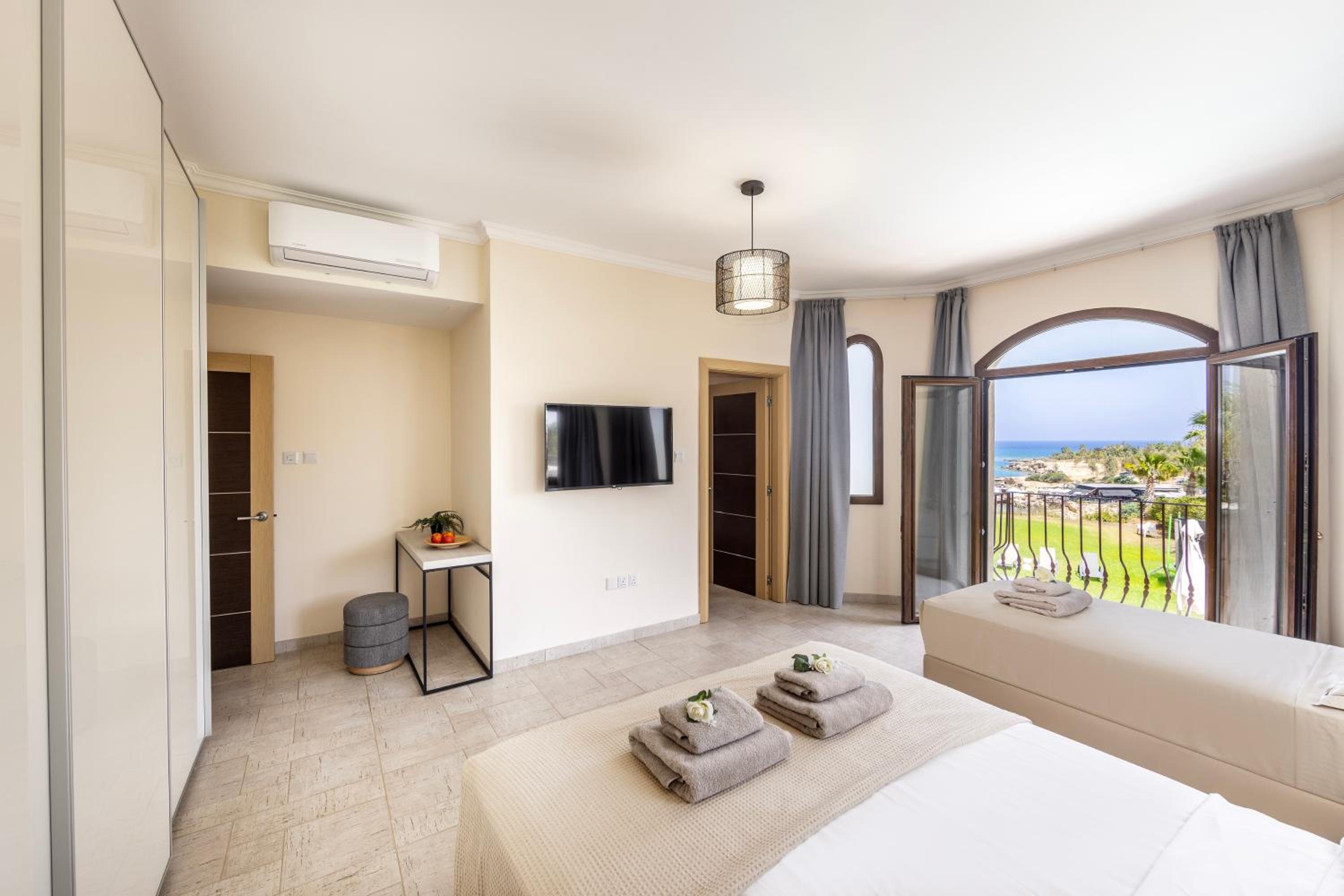 SunnyVillas: 4BR SeaFront Villa*Private Pool*BW44
