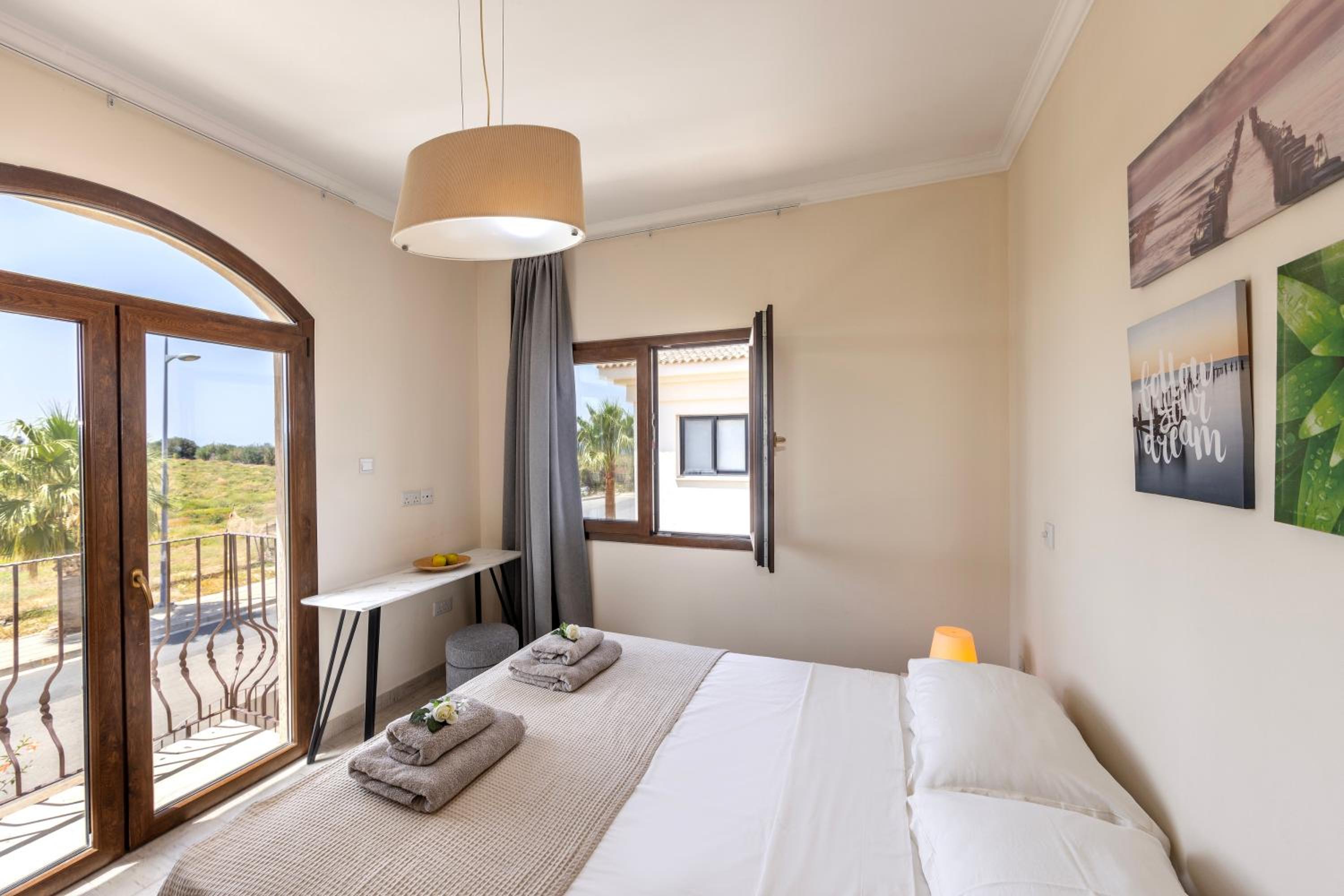 SunnyVillas: 4BR SeaFront Villa*Private Pool*BW44