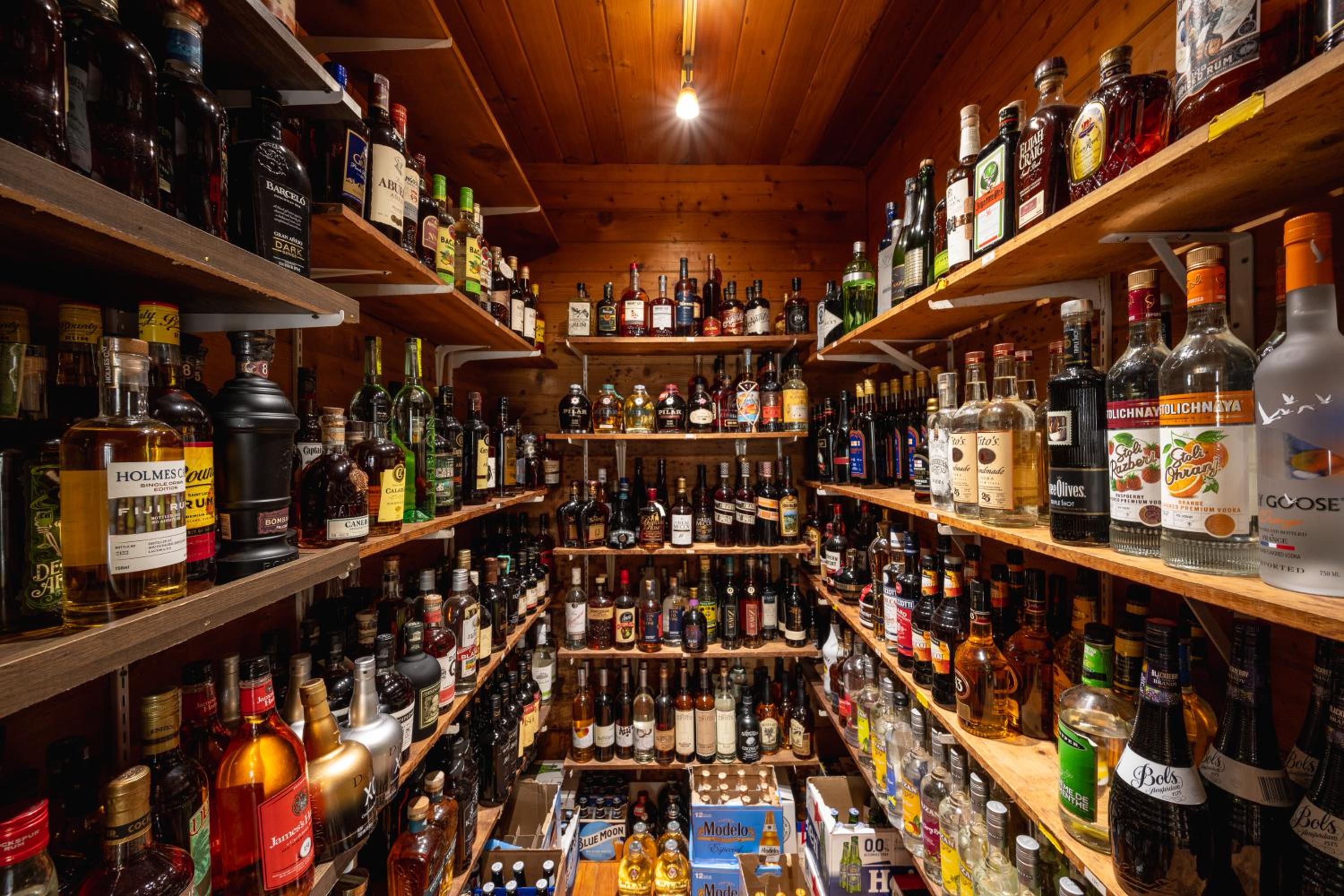 The Speakeasy Inn and Rum Bar view 4