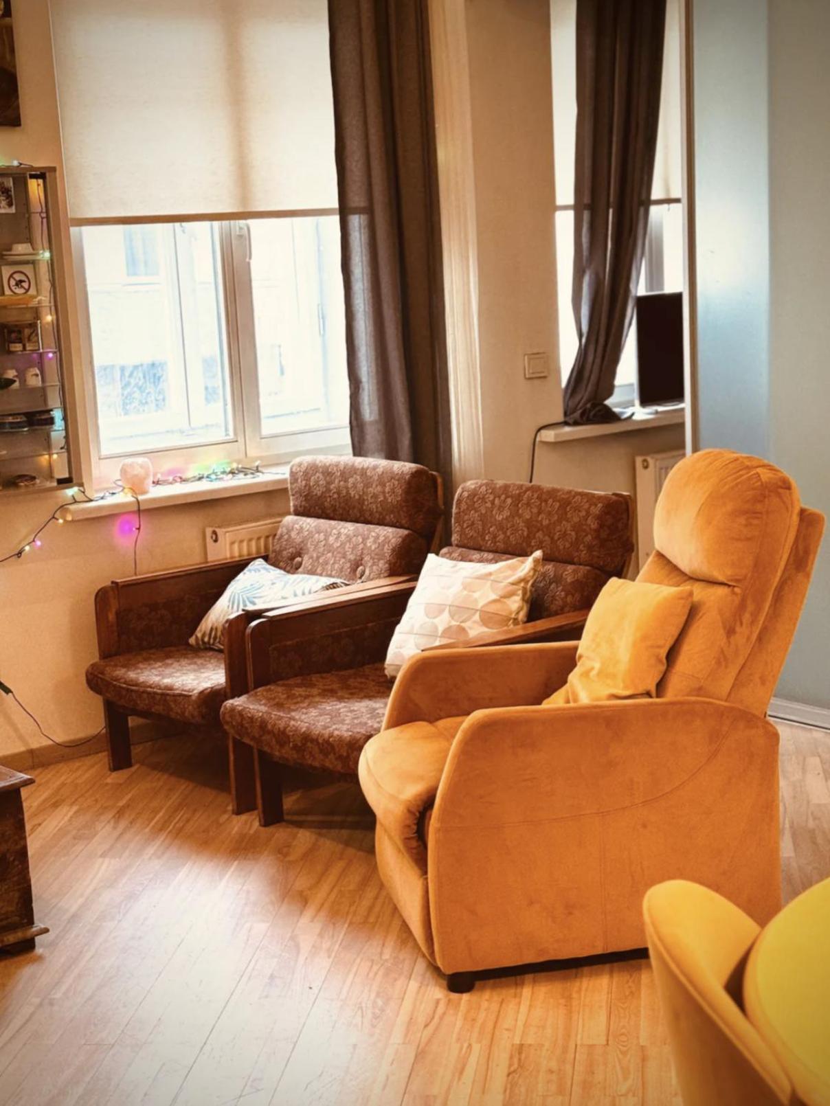 Spacious Old Town Gem With Balcony And Bathtub view 5