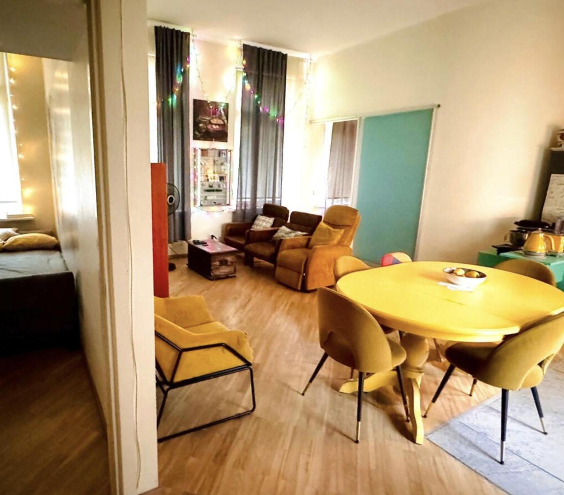 Spacious Old Town Gem With Balcony And Bathtub view 3