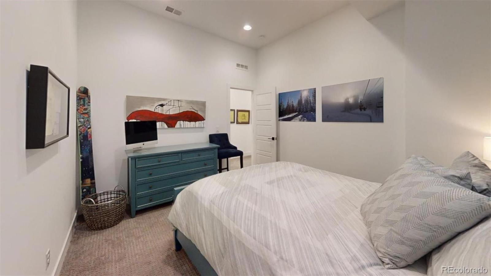Luxurious, Modern Townhome 5 minute Walk from Cherry Creek North view 5
