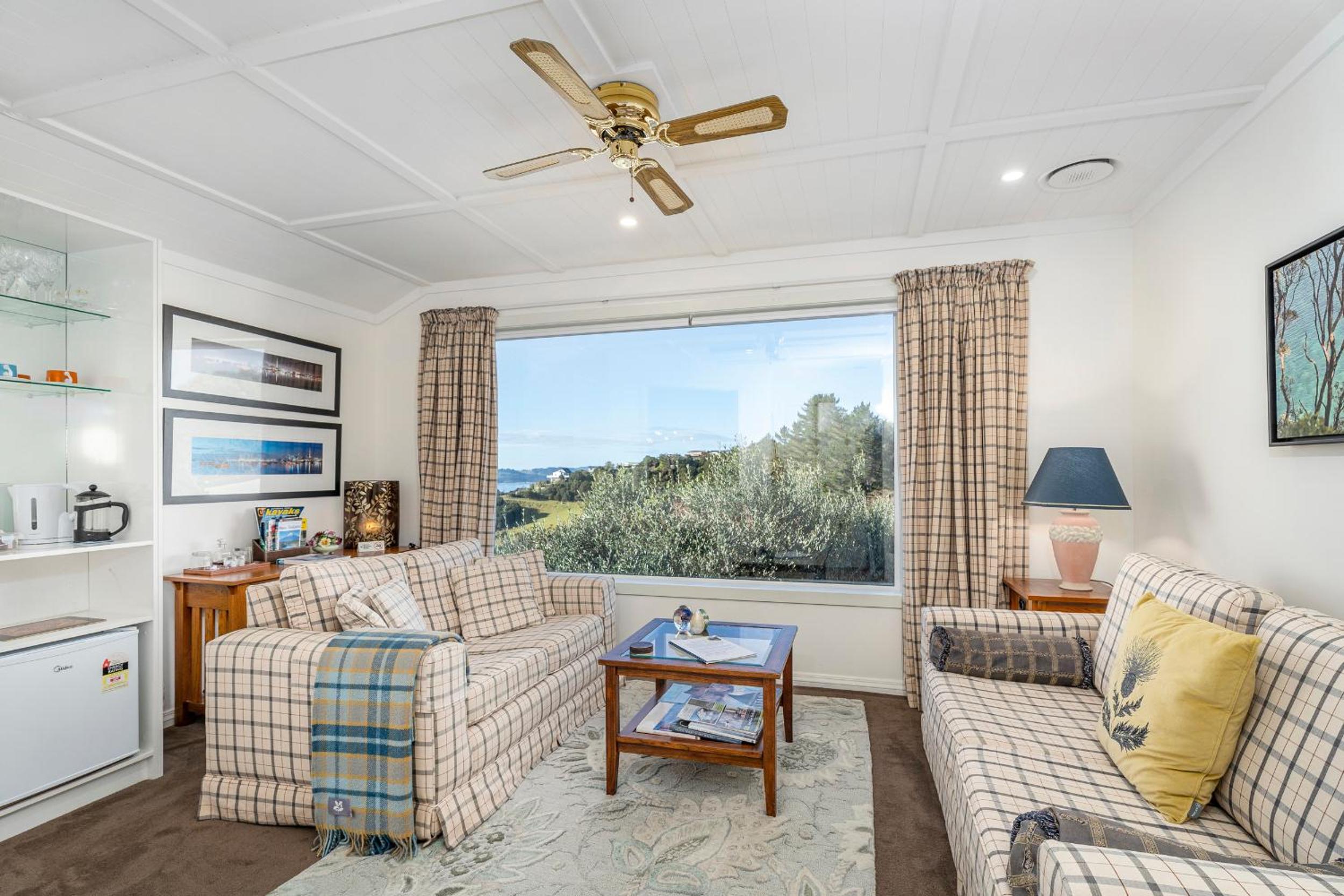 Bayview Valley Lodge Bed & Breakfast