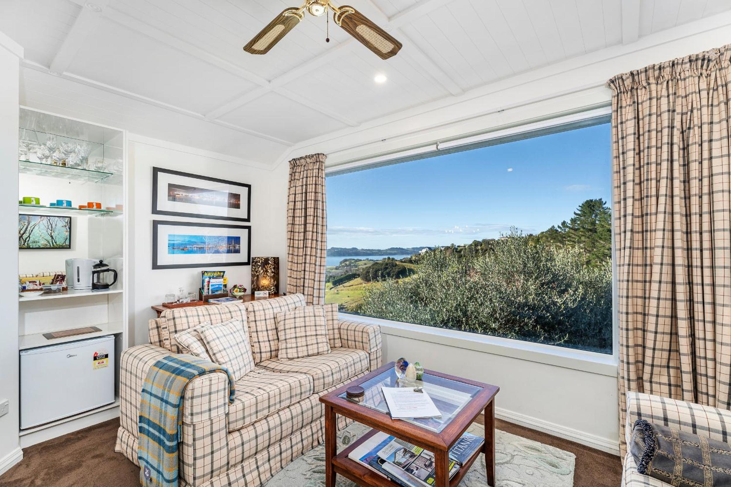 Bayview Valley Lodge Bed & Breakfast