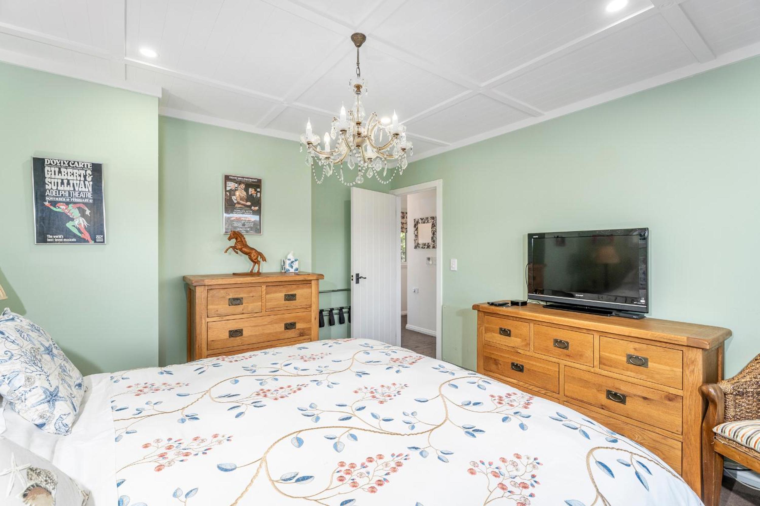 Bayview Valley Lodge Bed & Breakfast