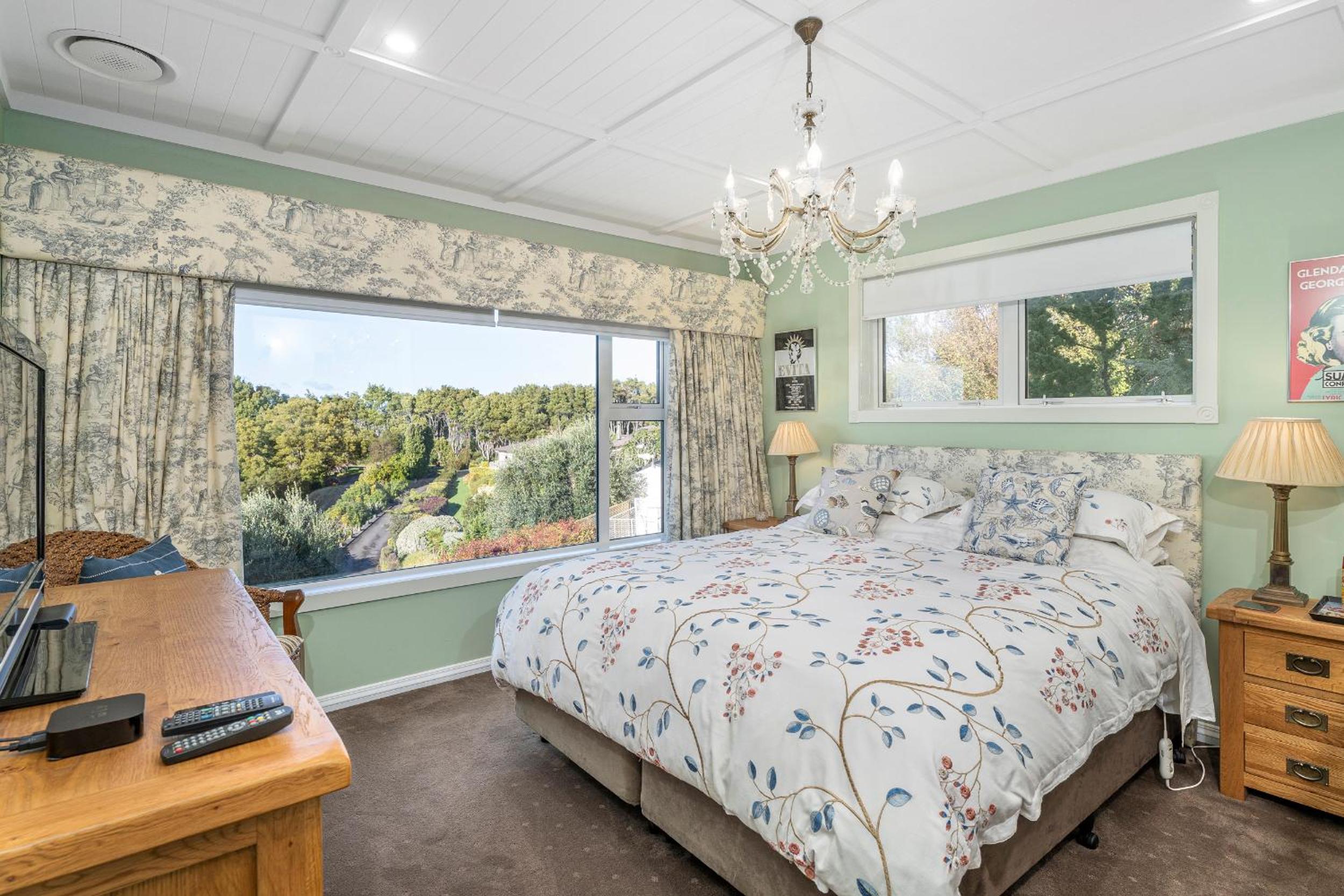 Bayview Valley Lodge Bed & Breakfast