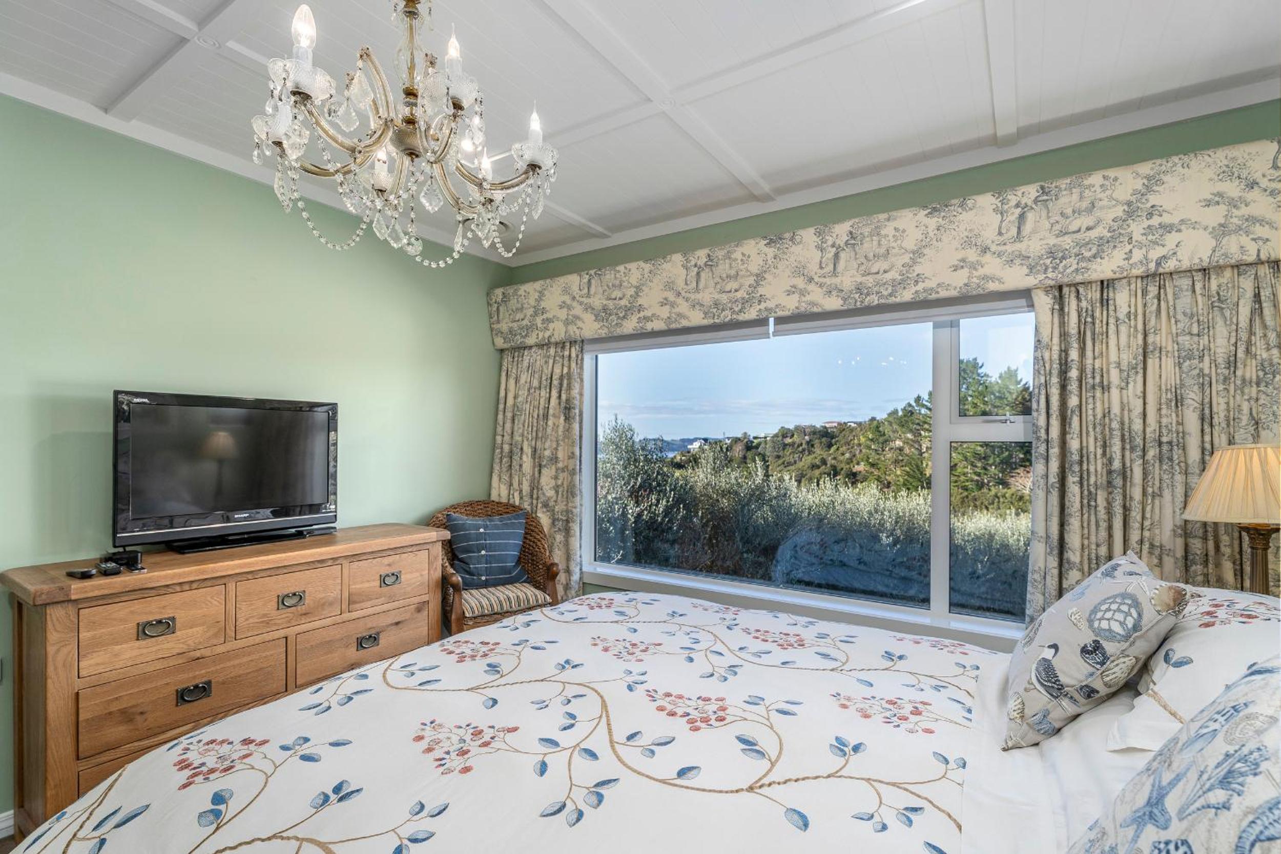 Bayview Valley Lodge Bed & Breakfast