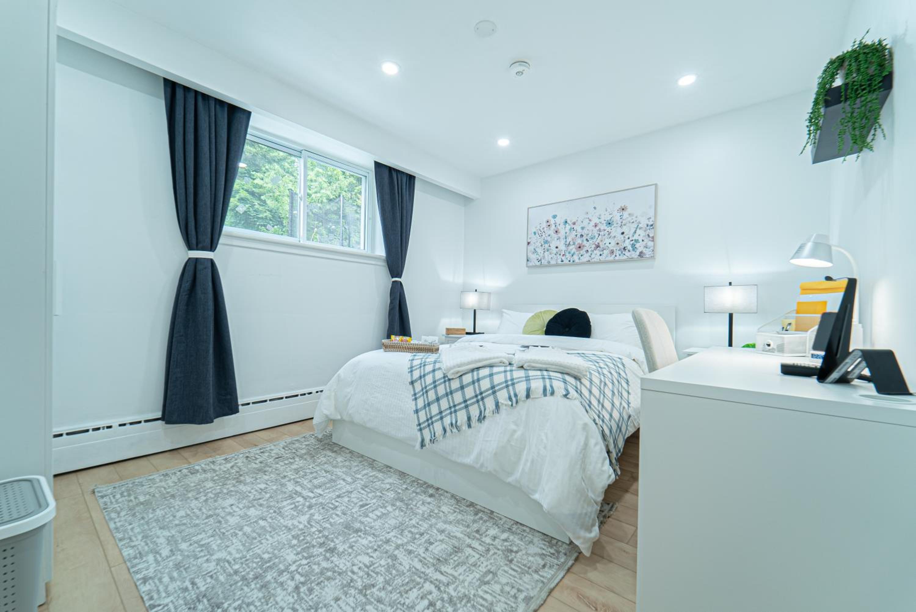 Room near Sheppard Ave with Wi-Fi, Essentials, Parking, Kitchen