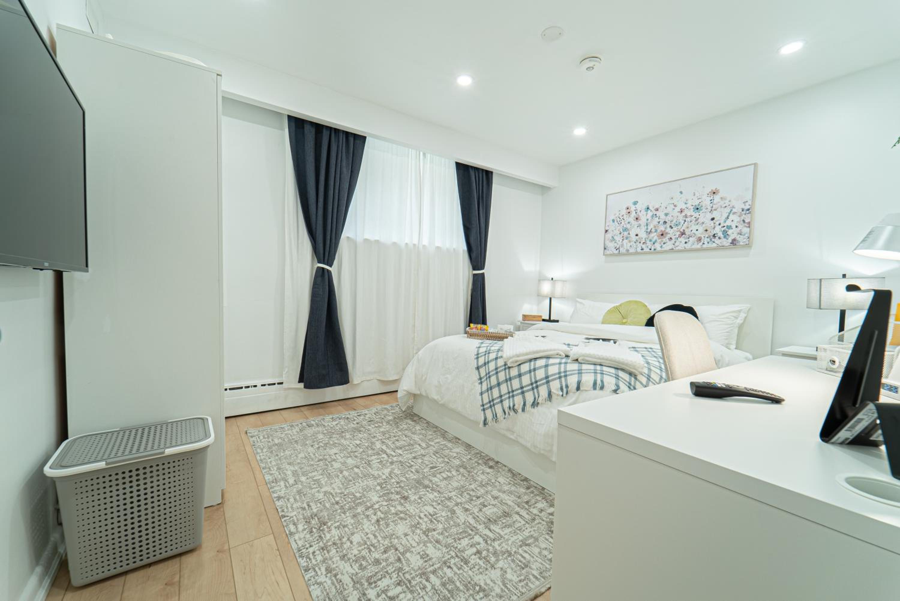Room near Sheppard Ave with Wi-Fi, Essentials, Parking, Kitchen