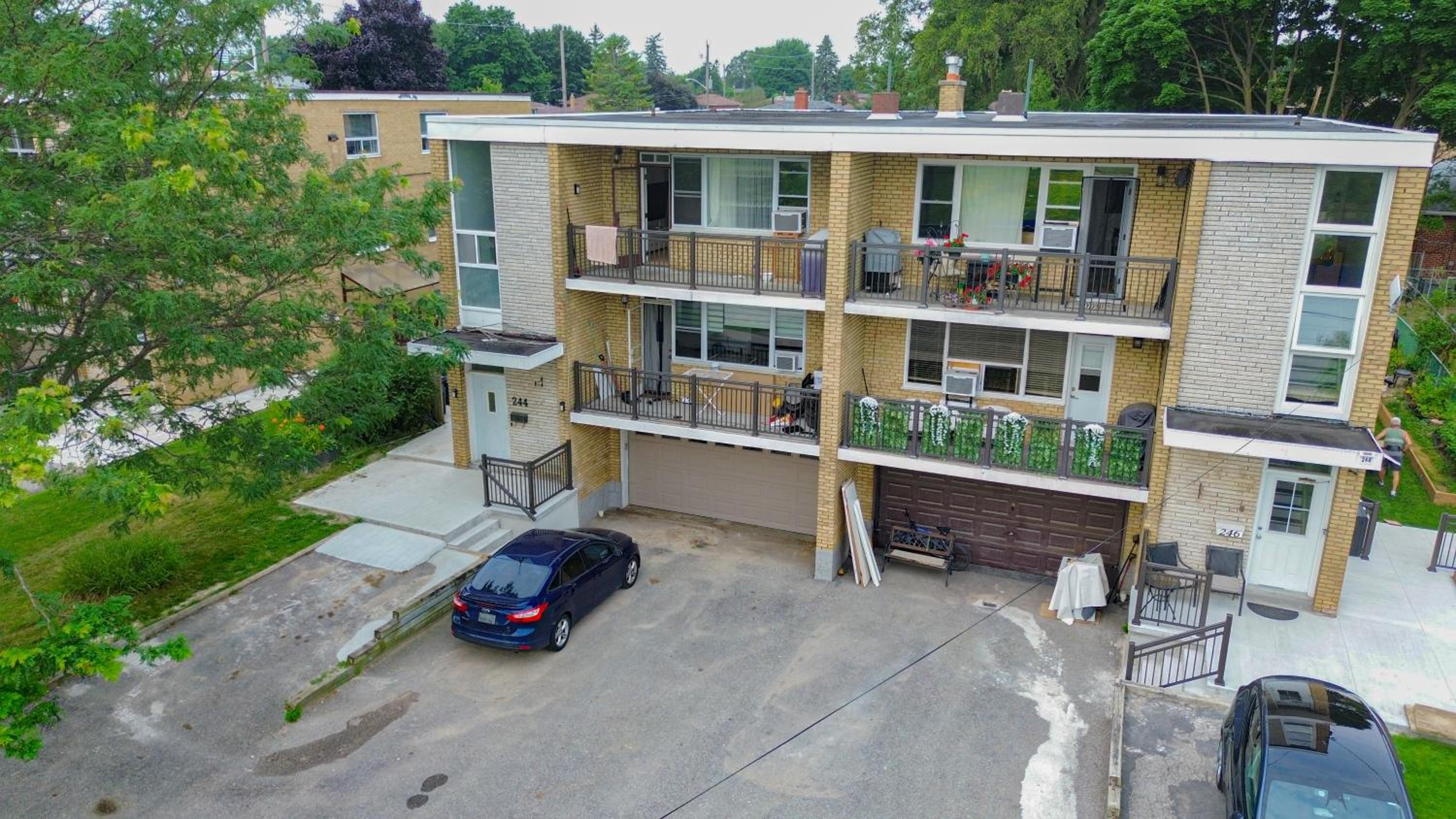 Room near Sheppard Ave with Wi-Fi, Essentials, Parking, Kitchen