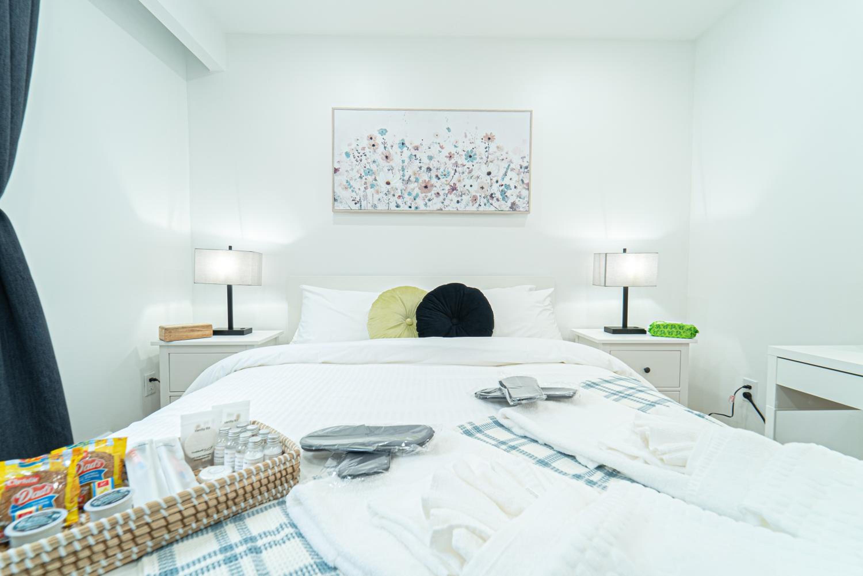 Room near Sheppard Ave with Wi-Fi, Essentials, Parking, Kitchen