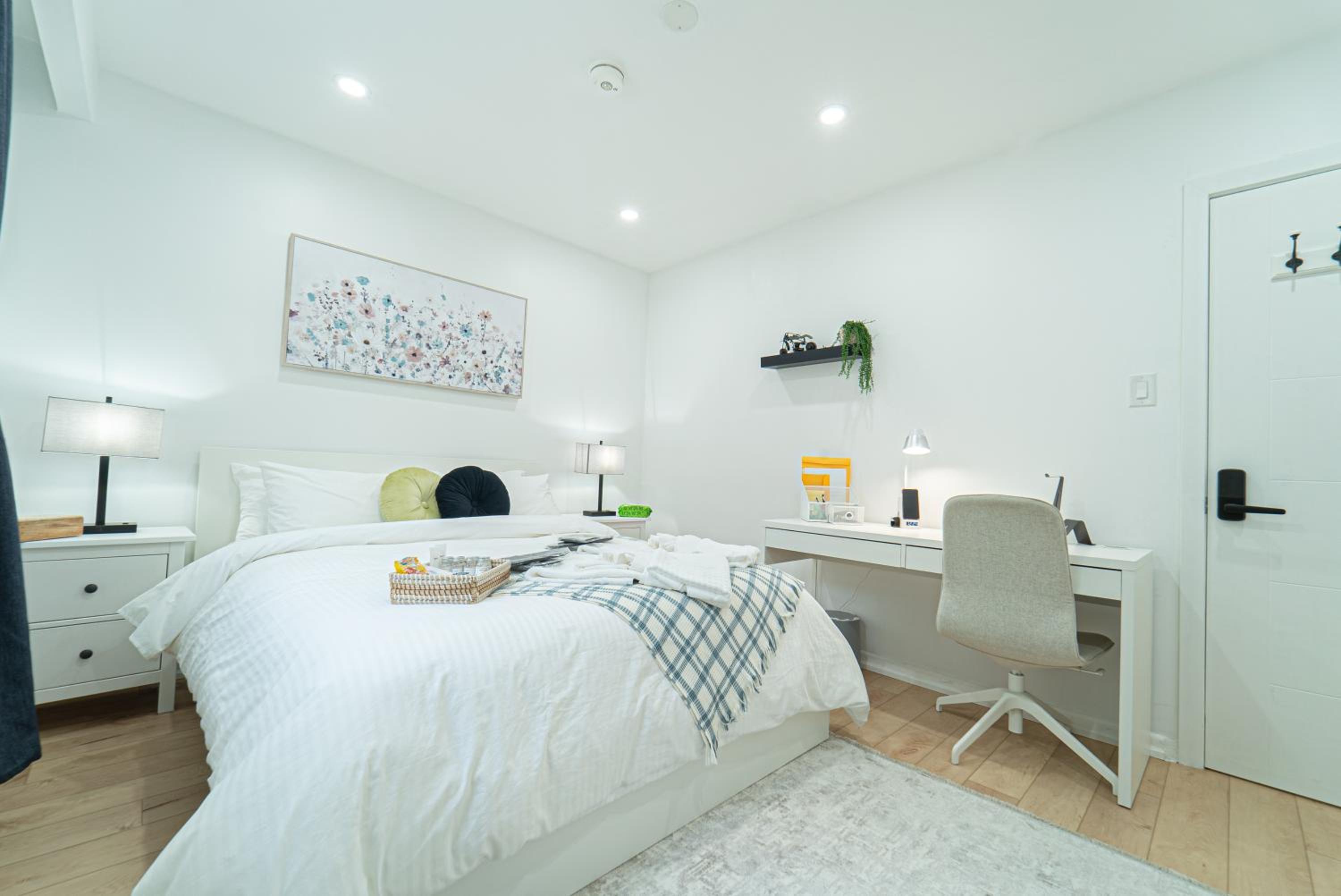 Room near Sheppard Ave with Wi-Fi, Essentials, Parking, Kitchen