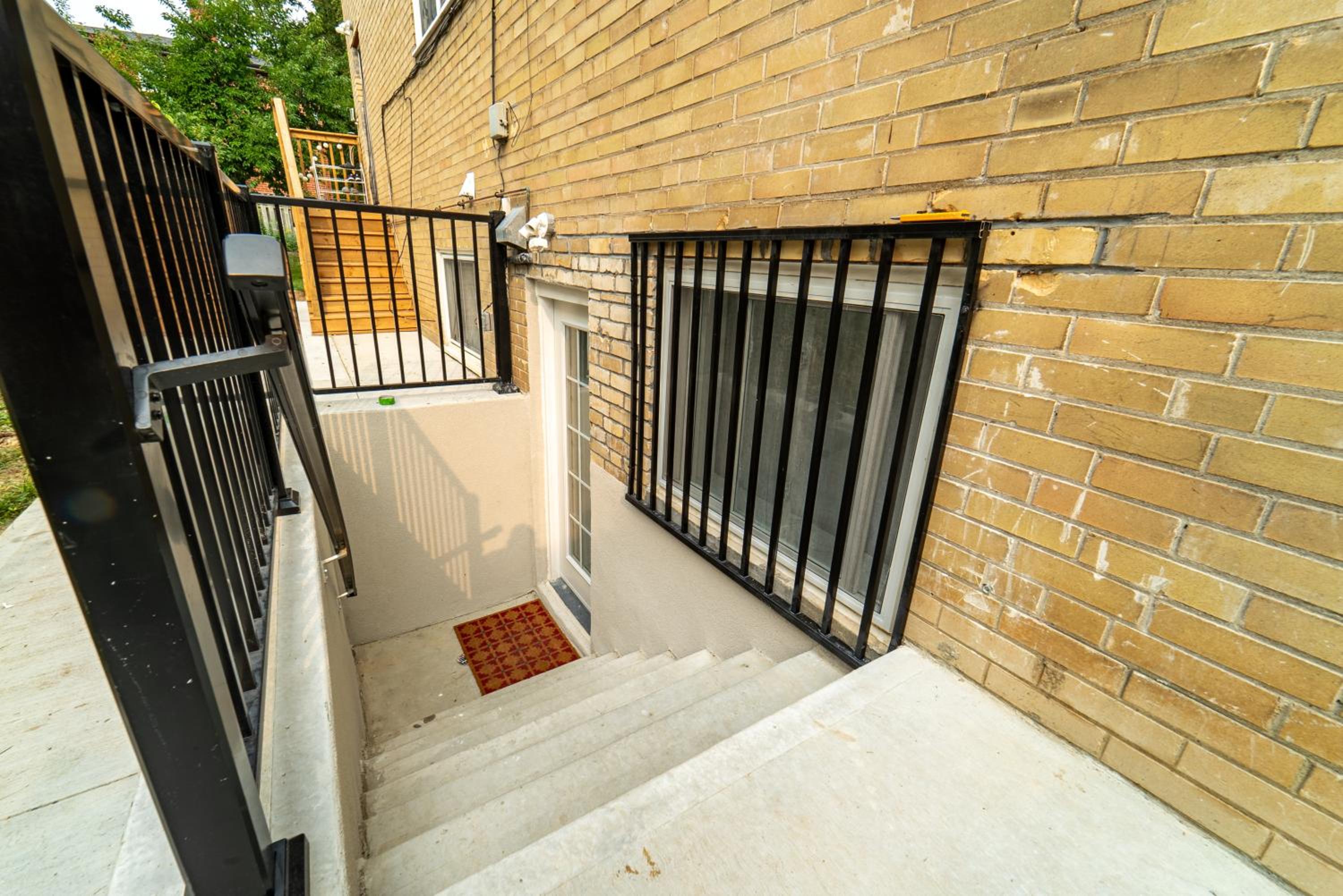 Room near Sheppard Ave with Wi-Fi, Essentials, Parking, Kitchen