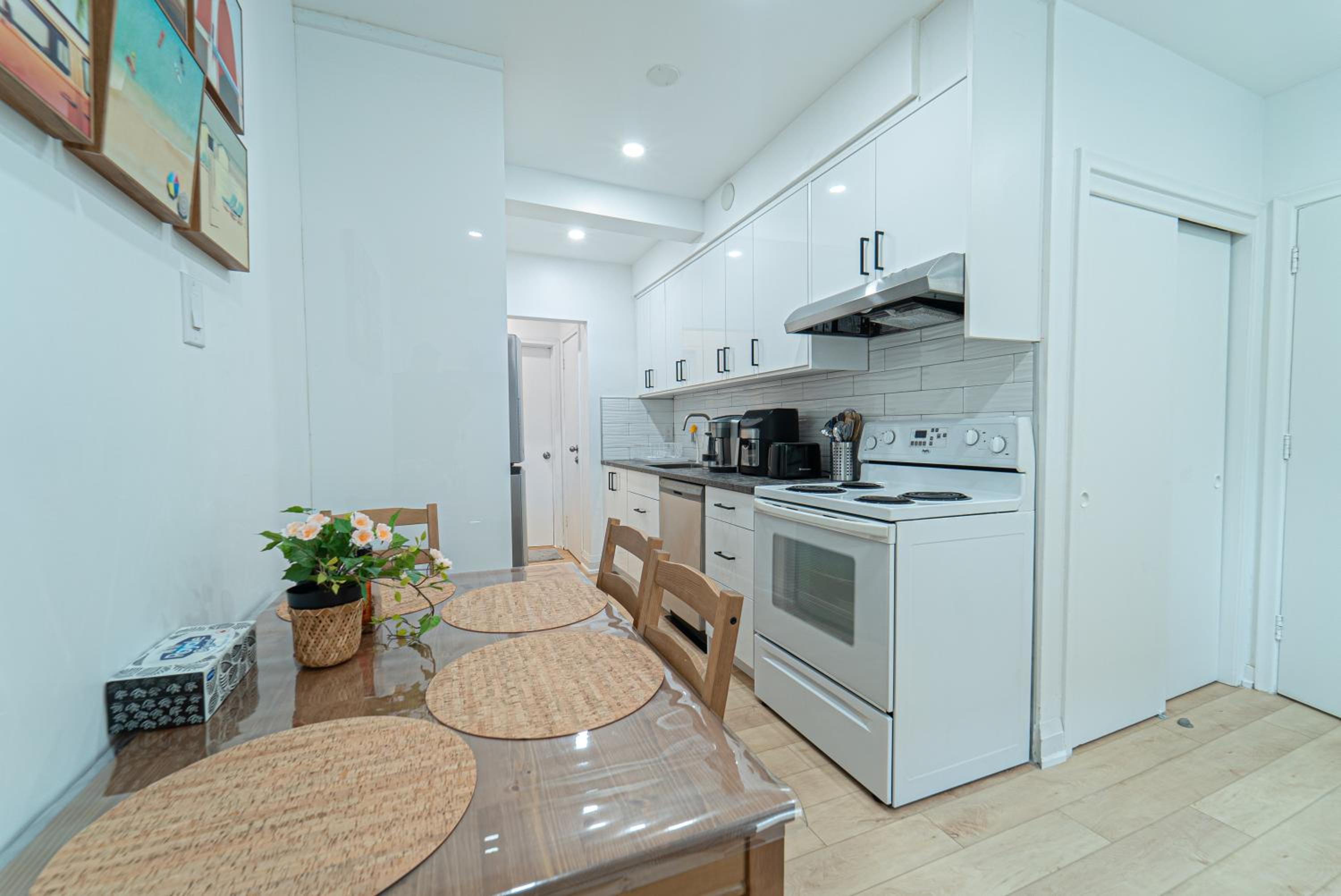 Room near Sheppard Ave with Wi-Fi, Essentials, Parking, Kitchen