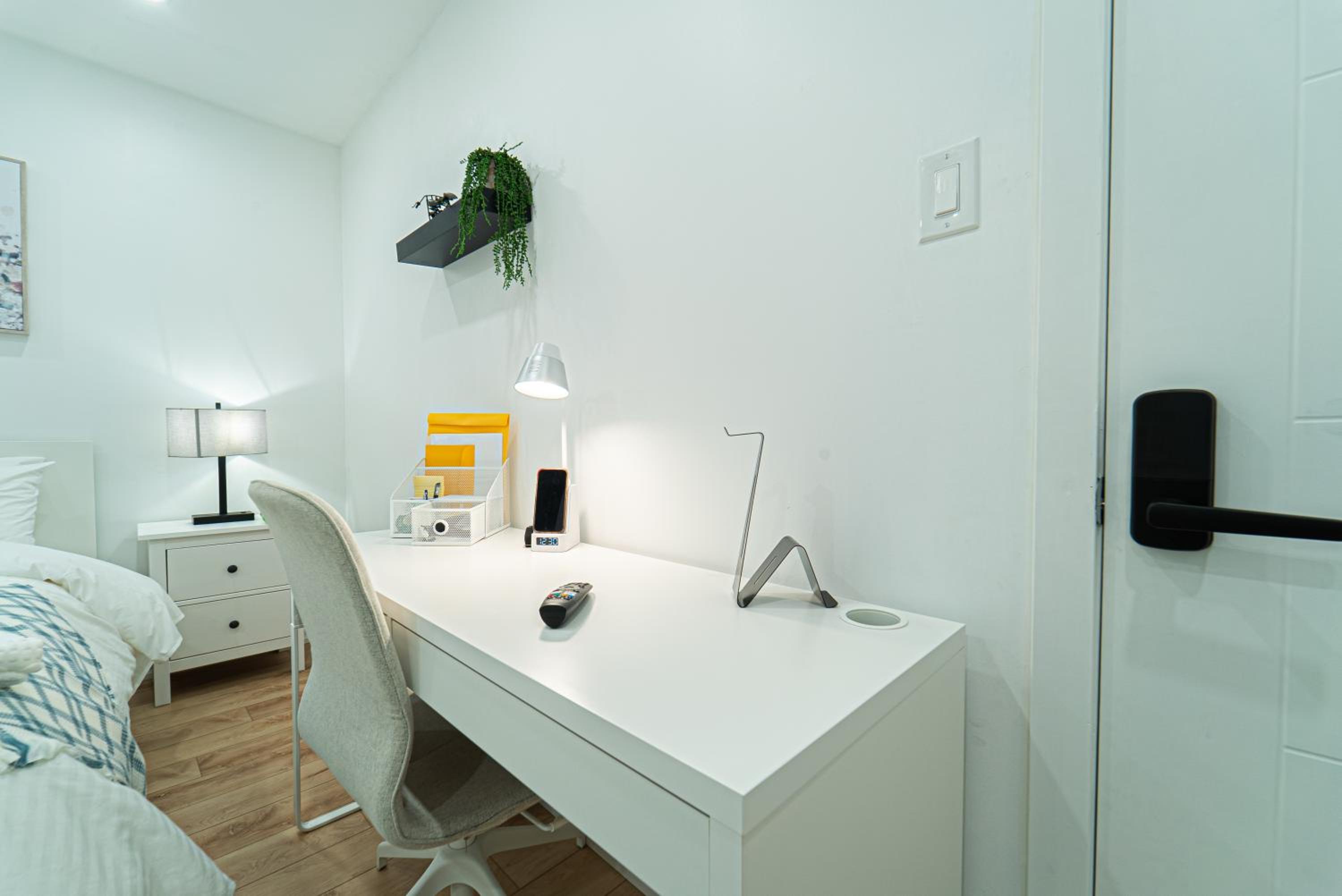 Room near Sheppard Ave with Wi-Fi, Essentials, Parking, Kitchen