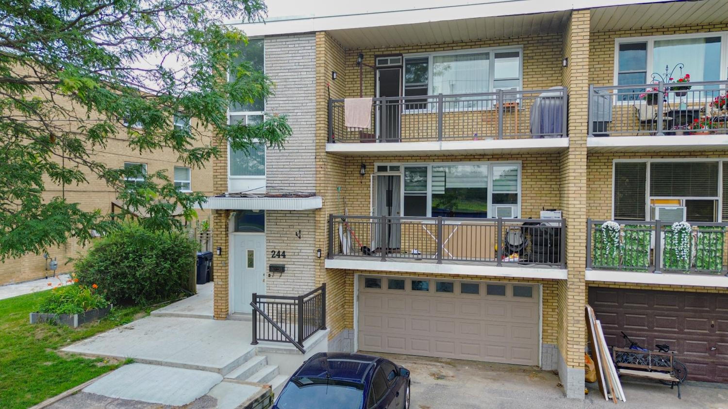 Room near Sheppard Ave with Wi-Fi, Essentials, Parking, Kitchen