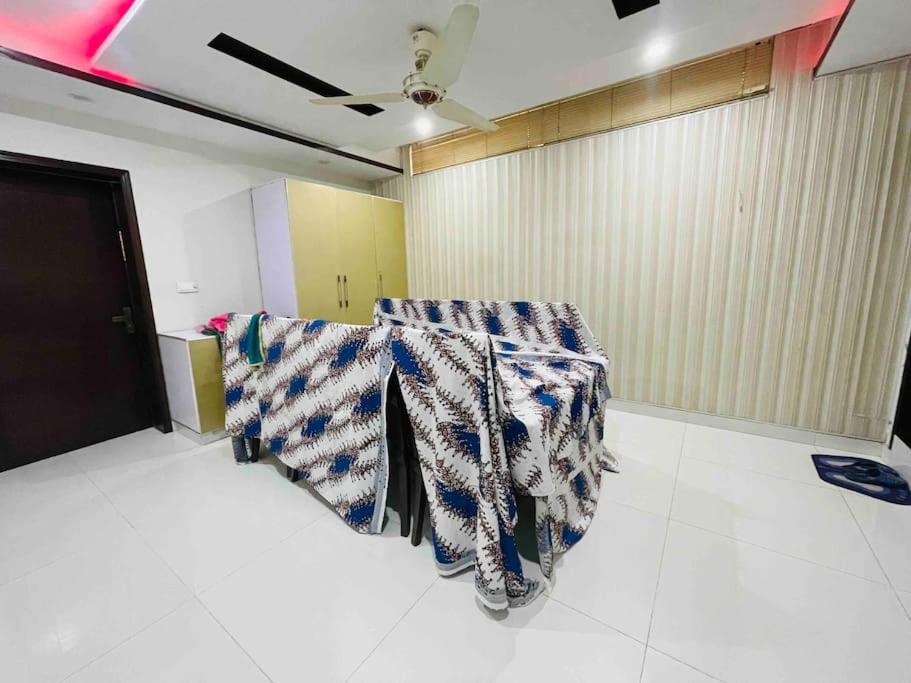 6 Beds Kannal house in middle of DHA Lahore City view 4