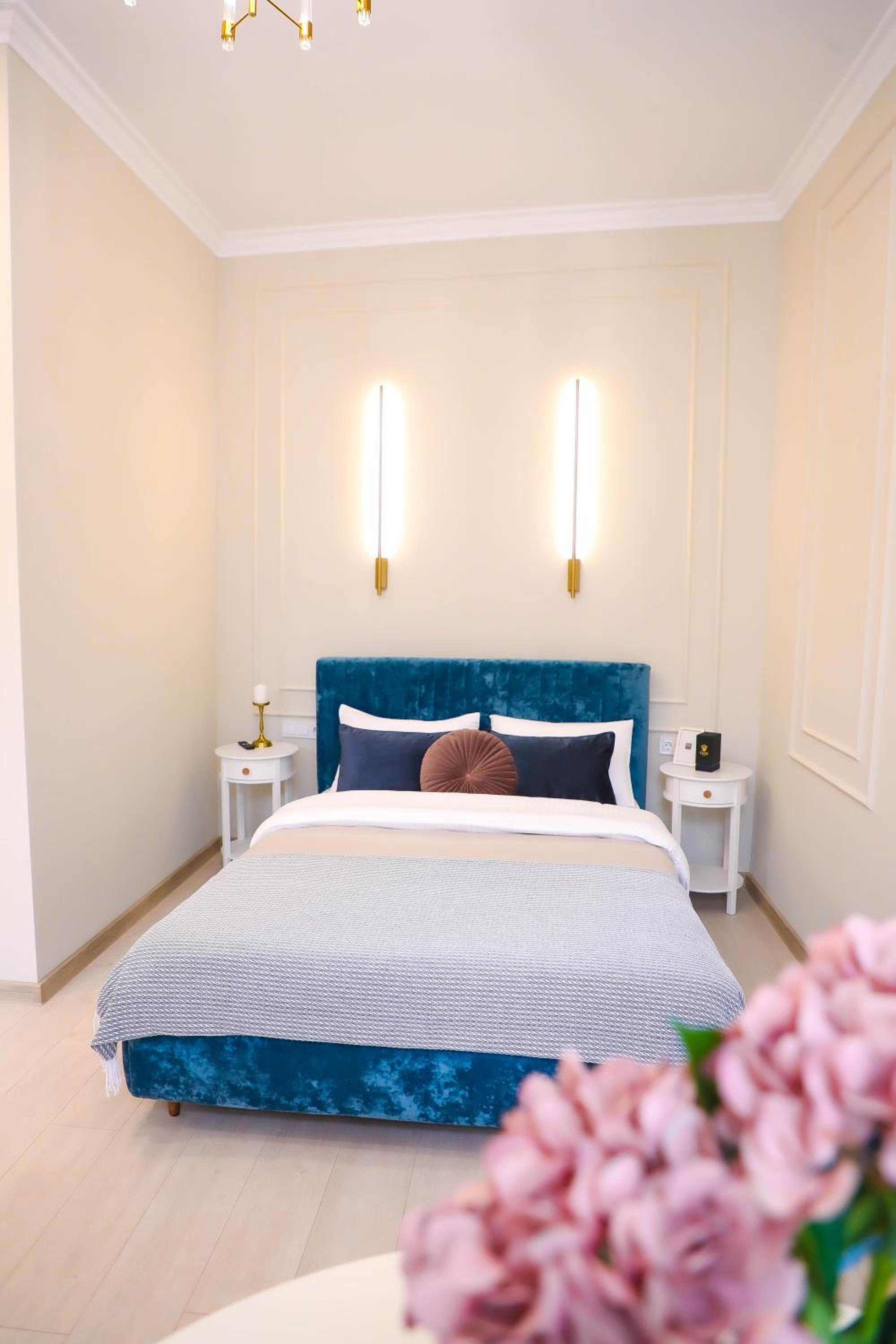 Modern Apartment, 3mins to Opera view 4
