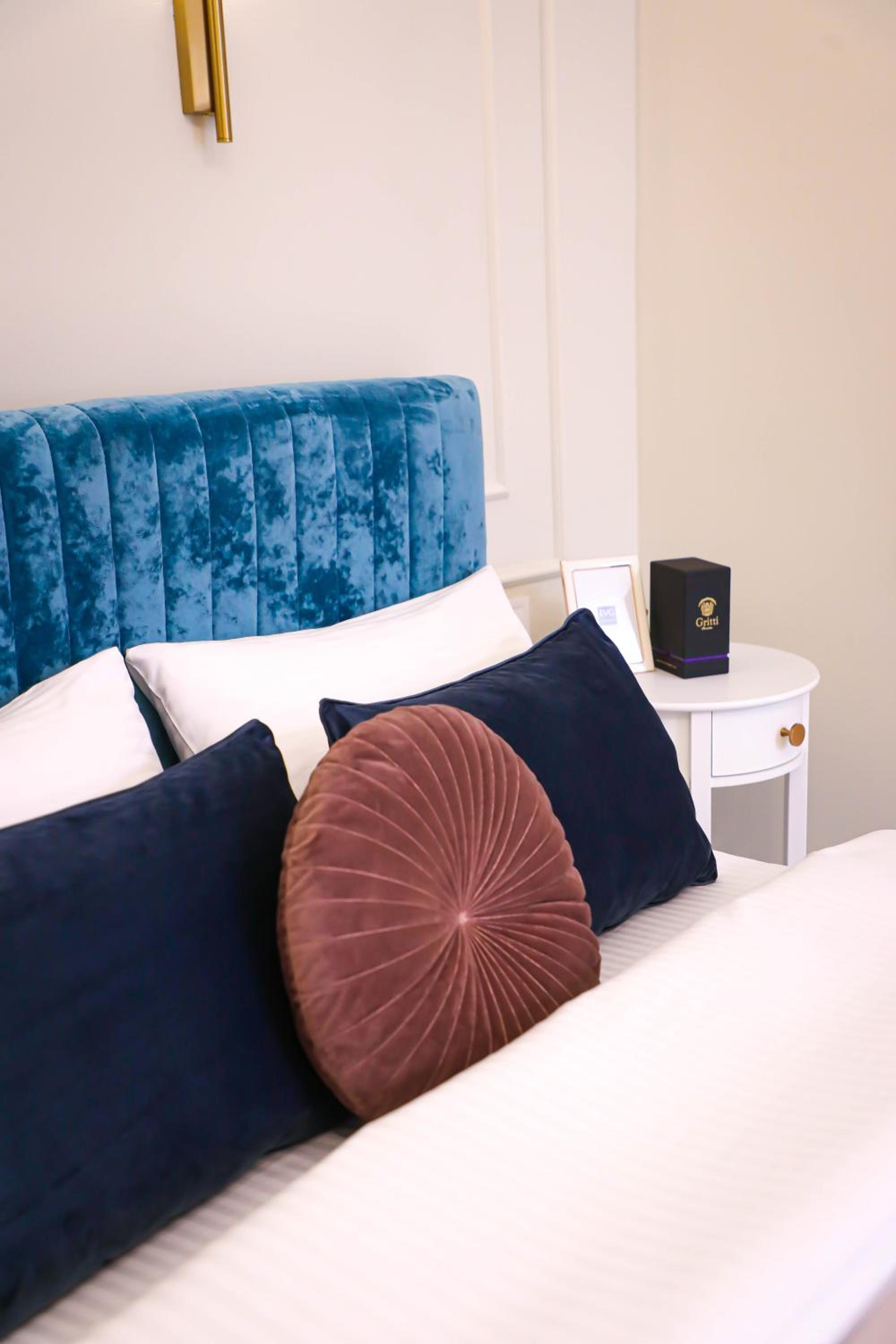 Modern Apartment, 3mins to Opera view 5
