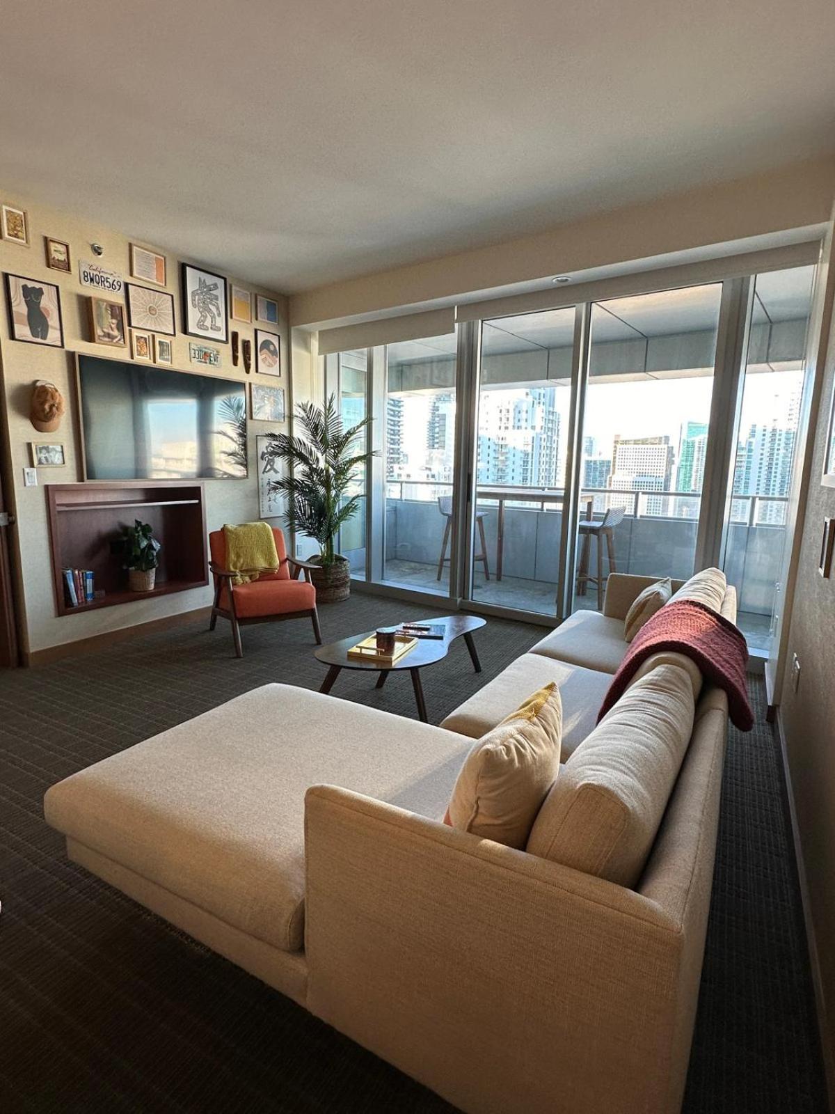 Brickell 31th Floor Sea View Free Parking by Palermo Home Miami