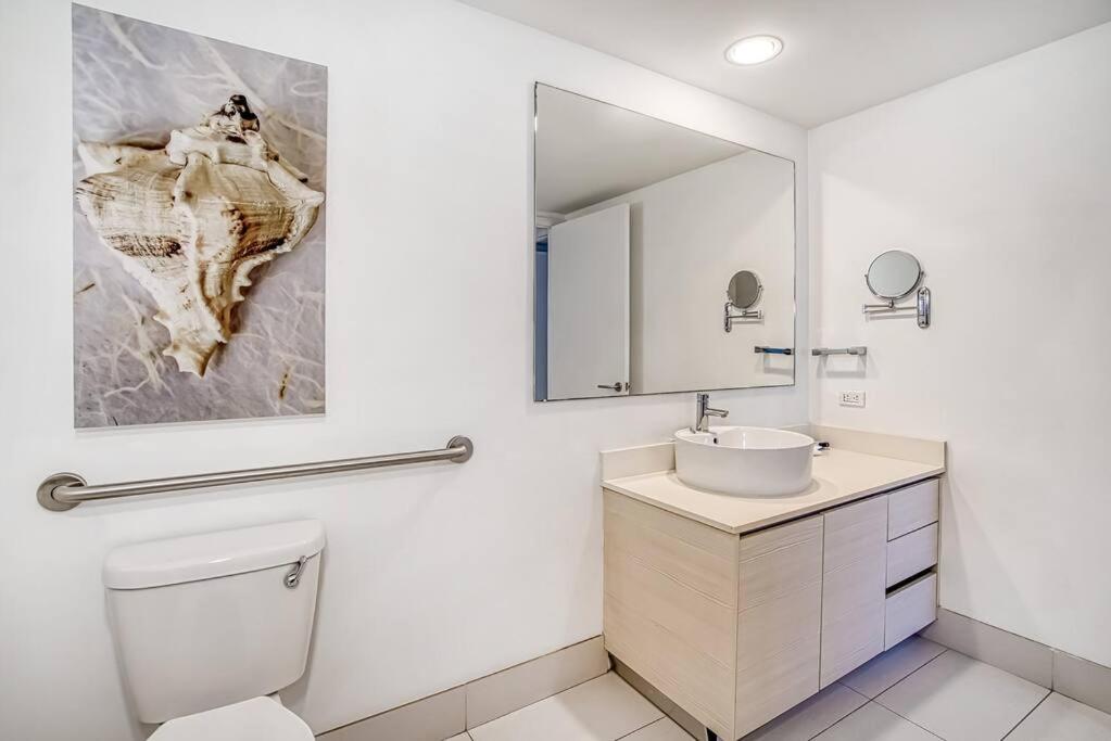 High-Floor Oceanview Apartment
