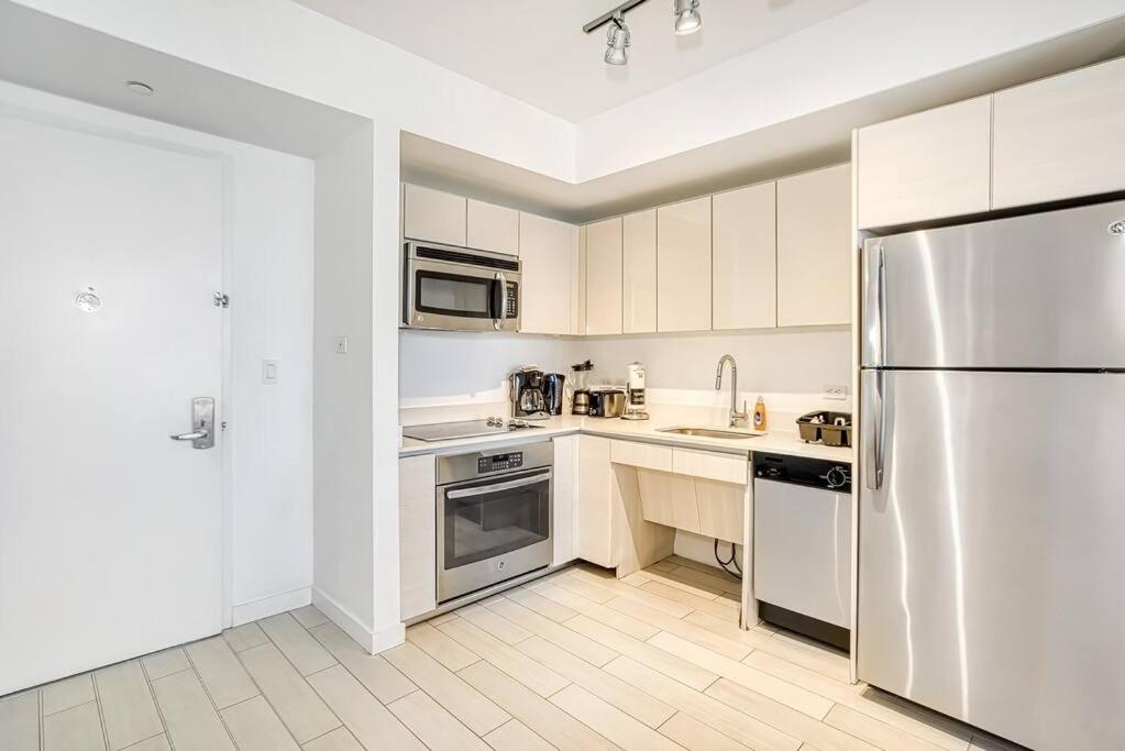 High-Floor Oceanview Apartment