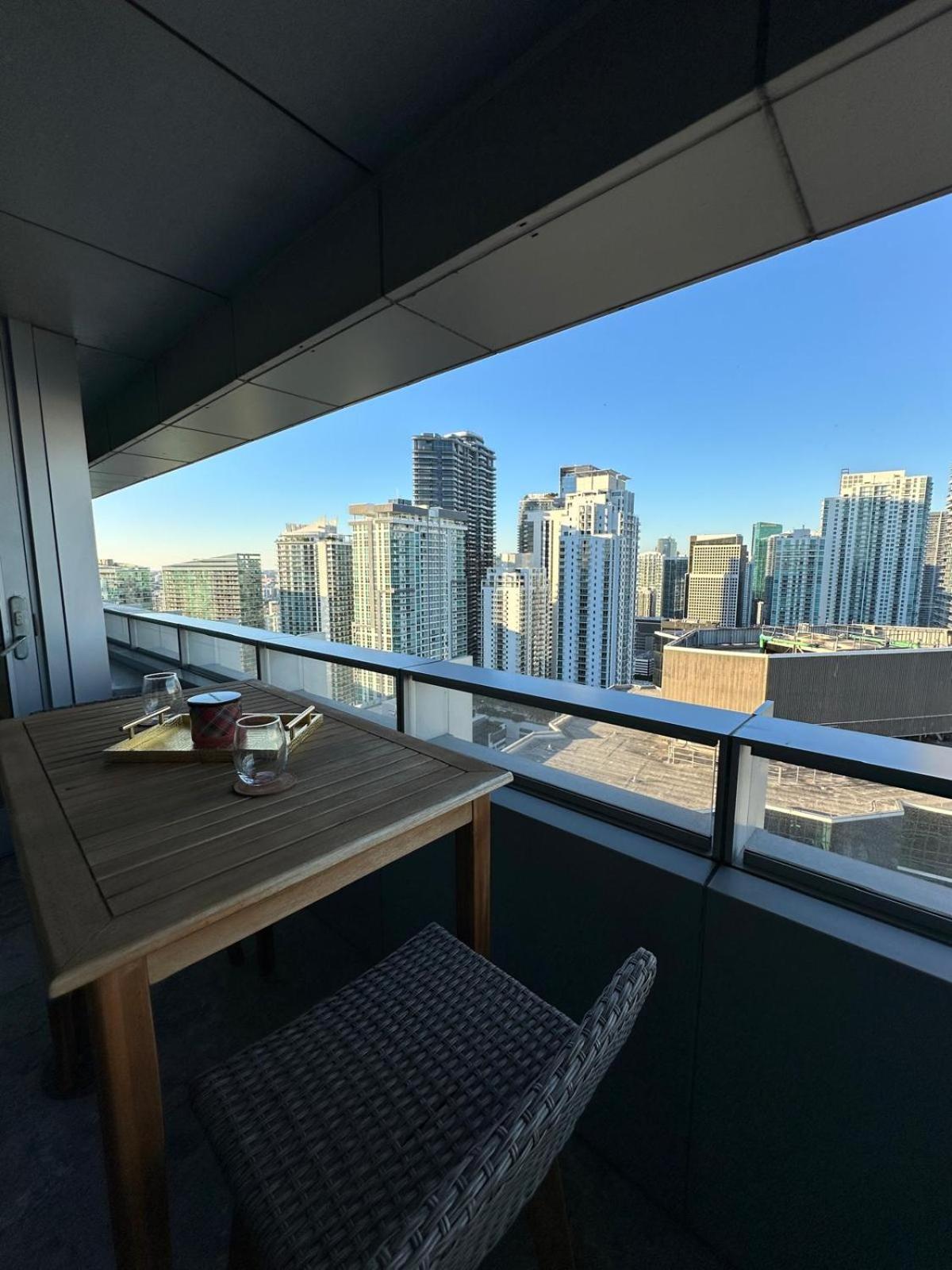 Brickell 31th Floor Sea View Free Parking by Palermo Home Miami