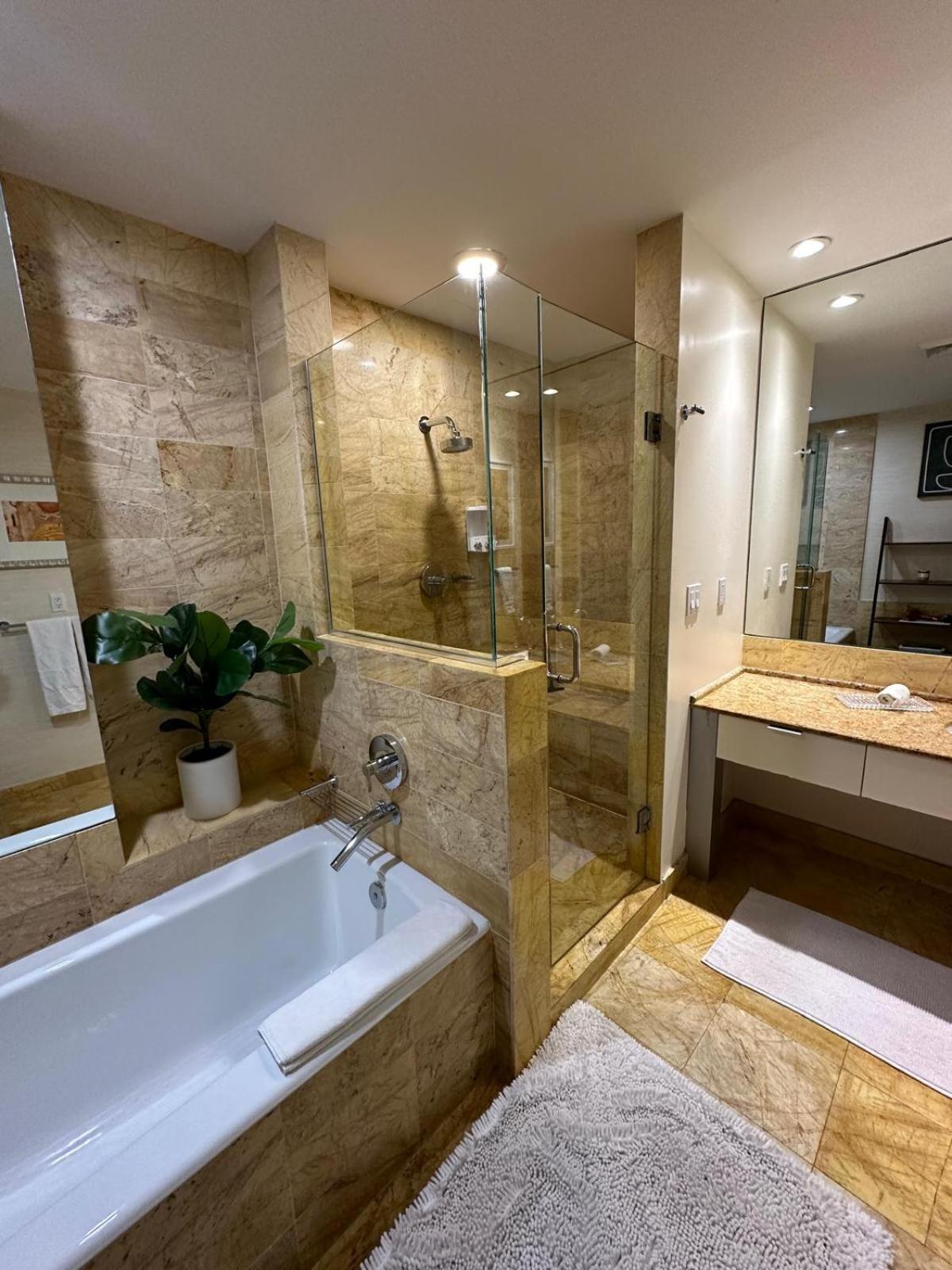 Brickell 31th Floor Sea View Free Parking by Palermo Home Miami